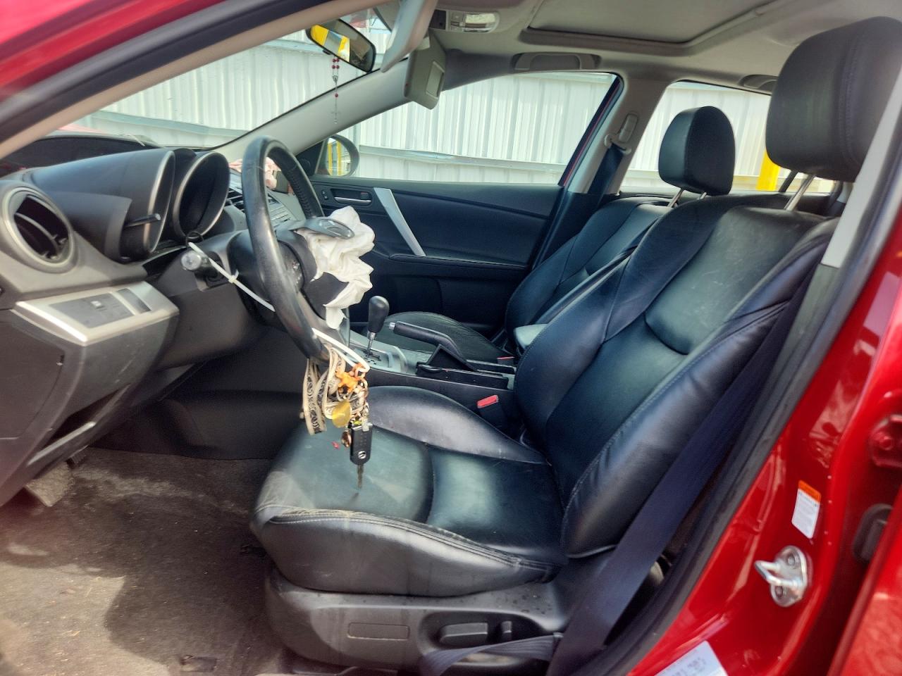 2011 Mazda 3 S Red vin: JM1BL1M53B1382548