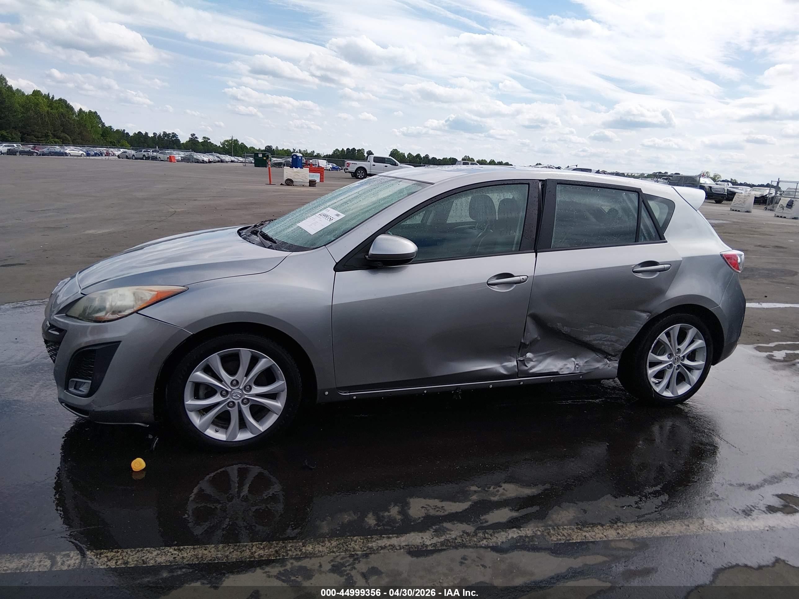 2011 Mazda Mazda3 S Grand Touring Silver vin: JM1BL1M5XB1474952