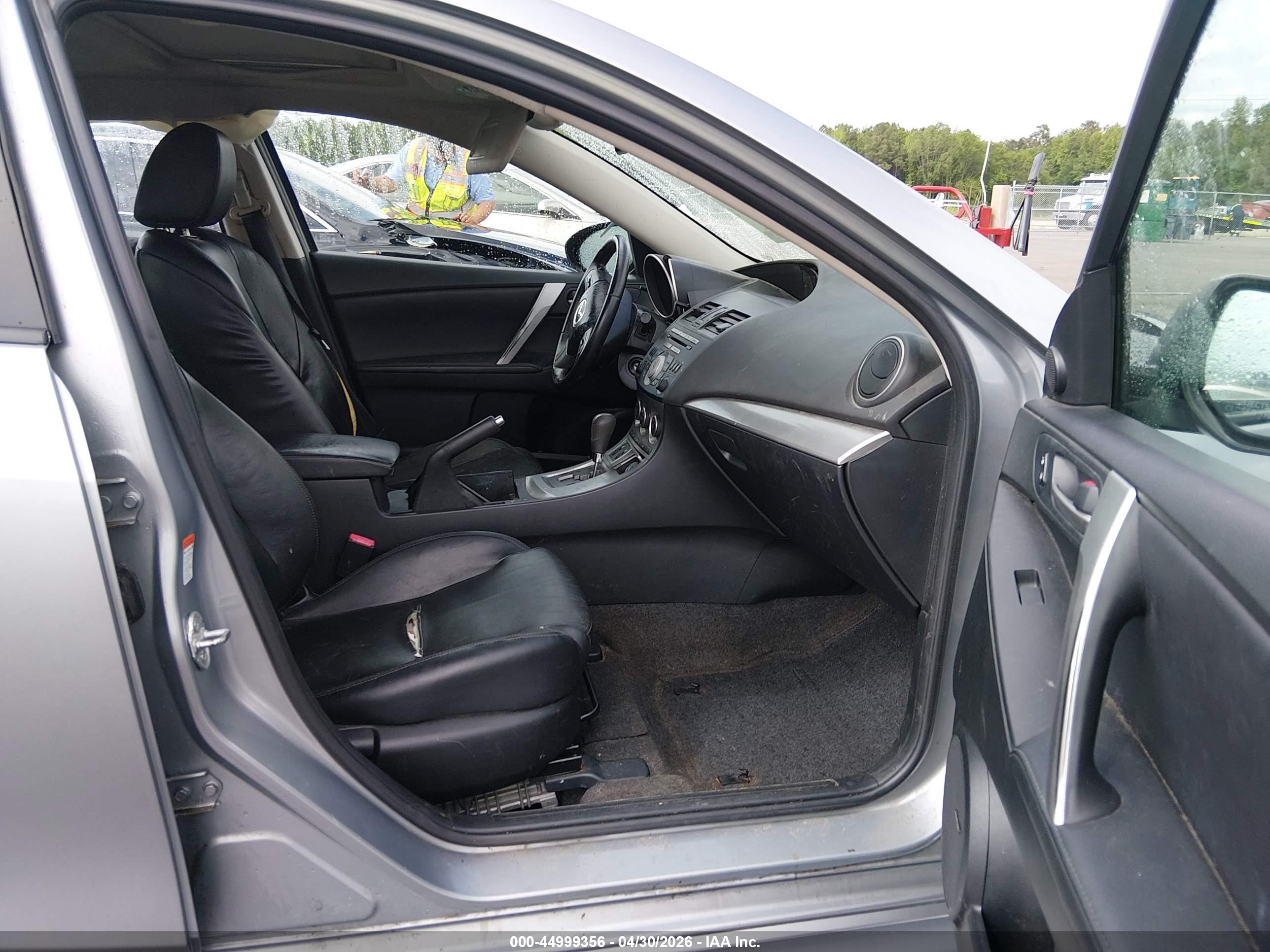 2011 Mazda Mazda3 S Grand Touring Silver vin: JM1BL1M5XB1474952