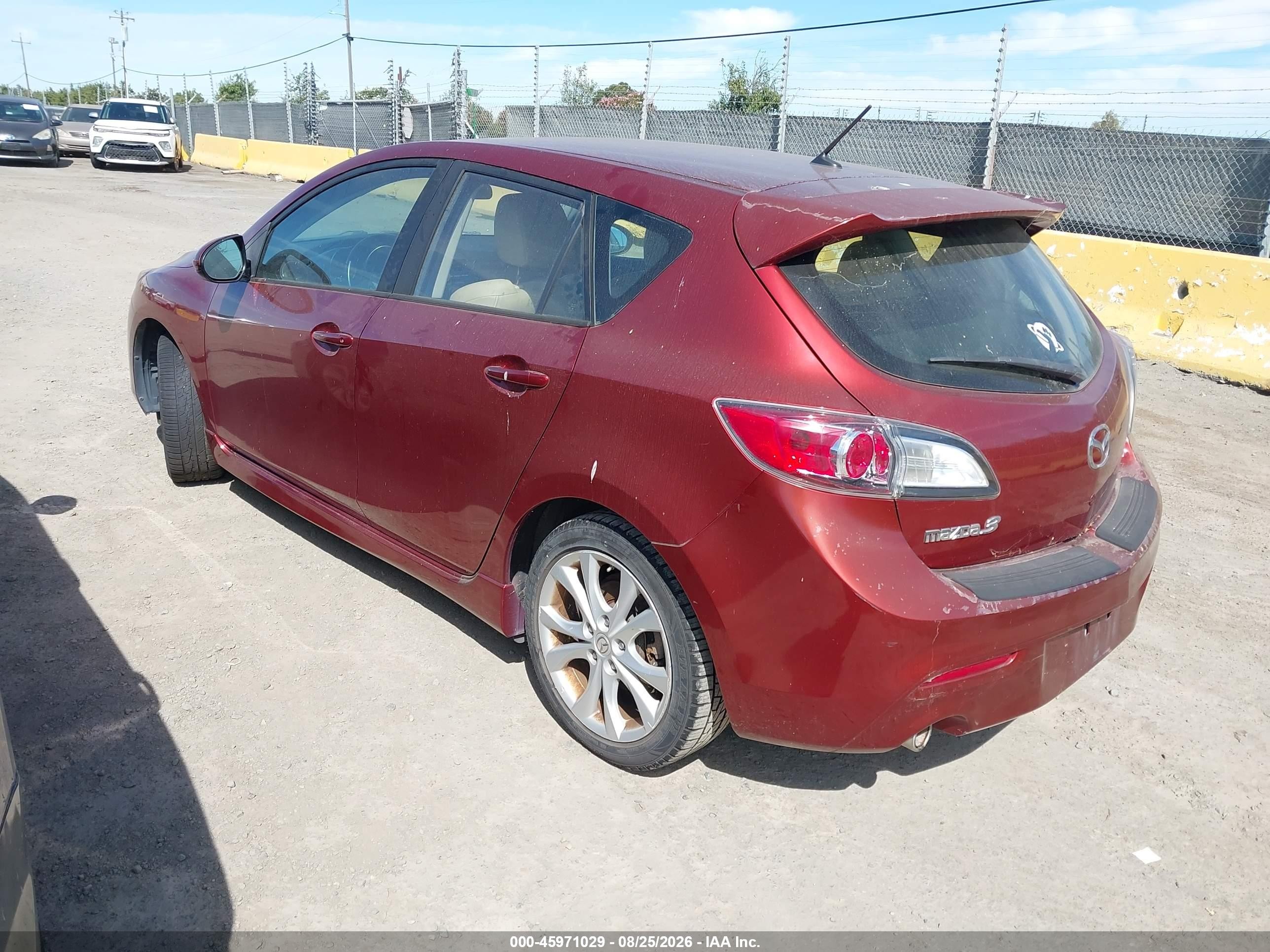 2011 Mazda Mazda3 S Grand Touring Red vin: JM1BL1M61B1410937