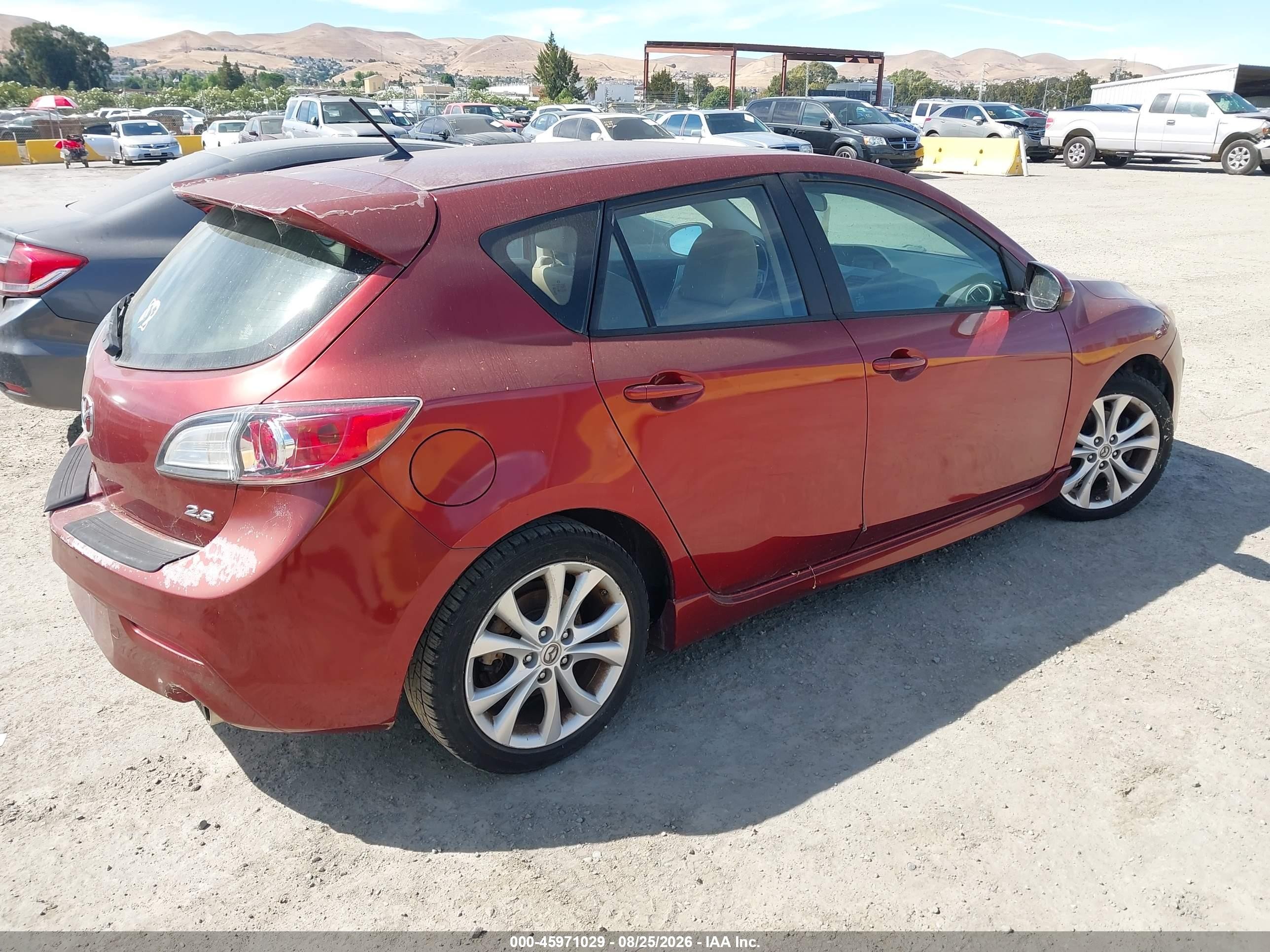 2011 Mazda Mazda3 S Grand Touring Red vin: JM1BL1M61B1410937
