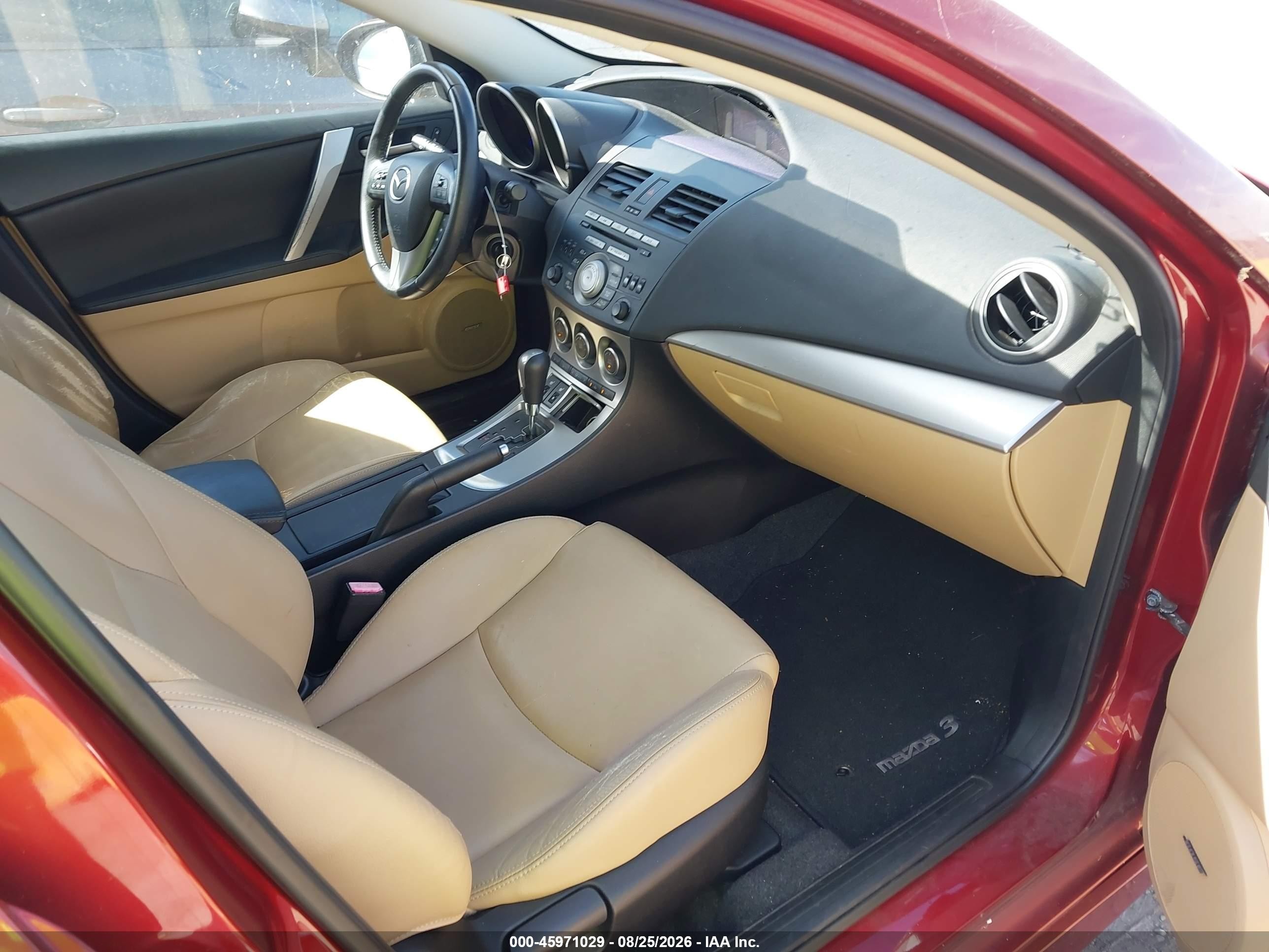 2011 Mazda Mazda3 S Grand Touring Red vin: JM1BL1M61B1410937