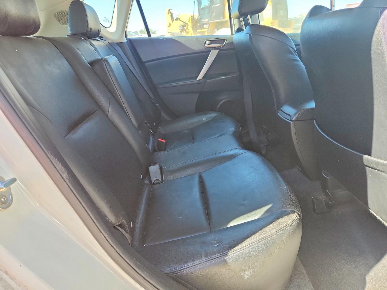 2011 Mazda 3 S Красный vin: JM1BL1M64B1497958