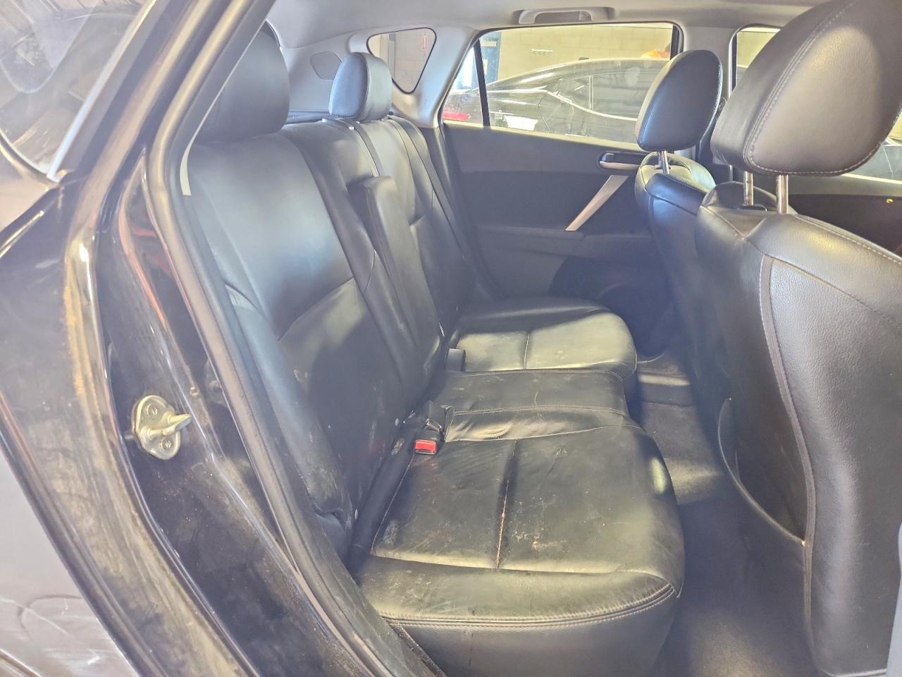 2011 Mazda 3 S Black vin: JM1BL1M68B1453719