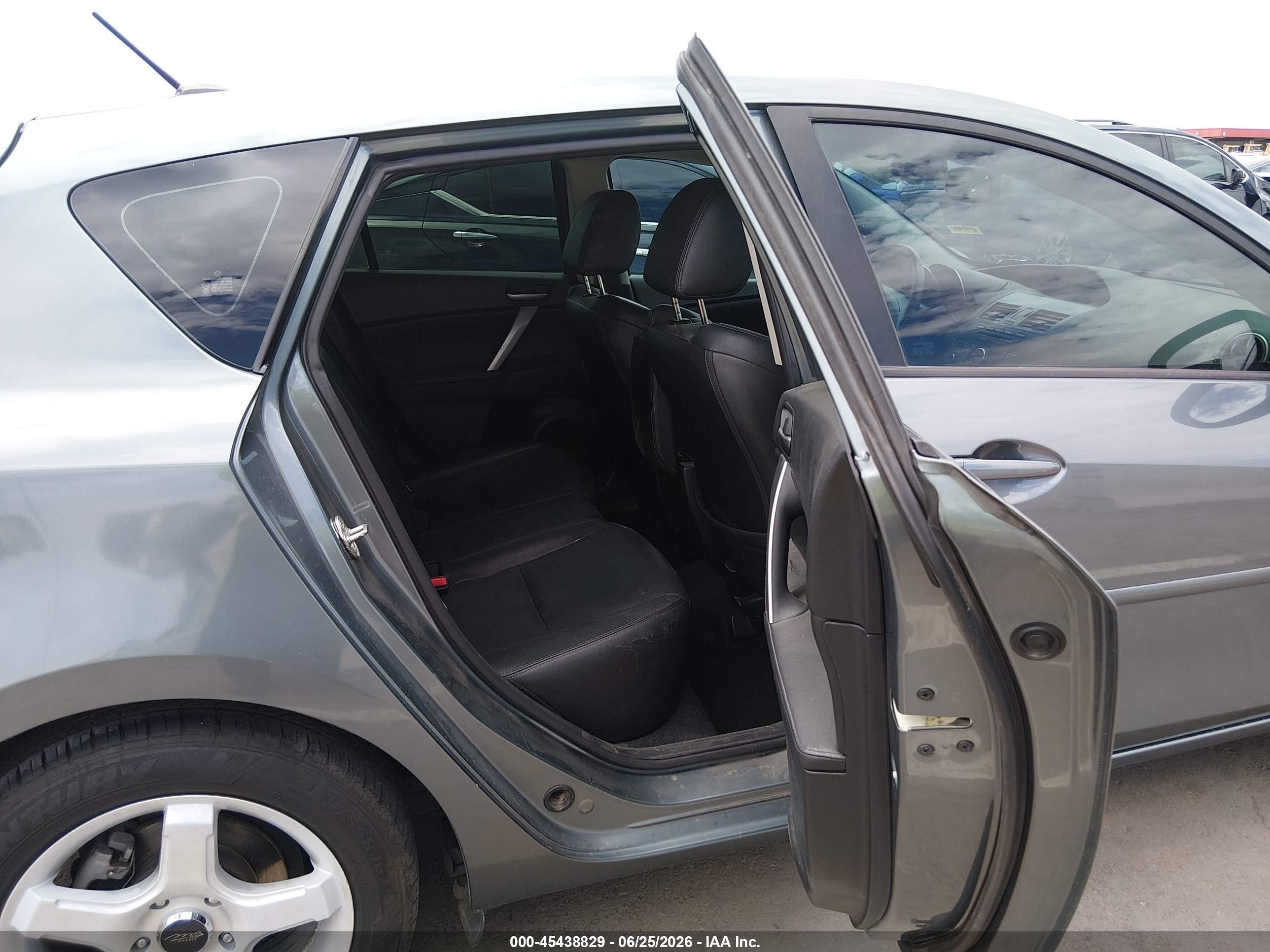 2012 Mazda Mazda3 I Grand Touring Gray vin: JM1BL1M70C1625798