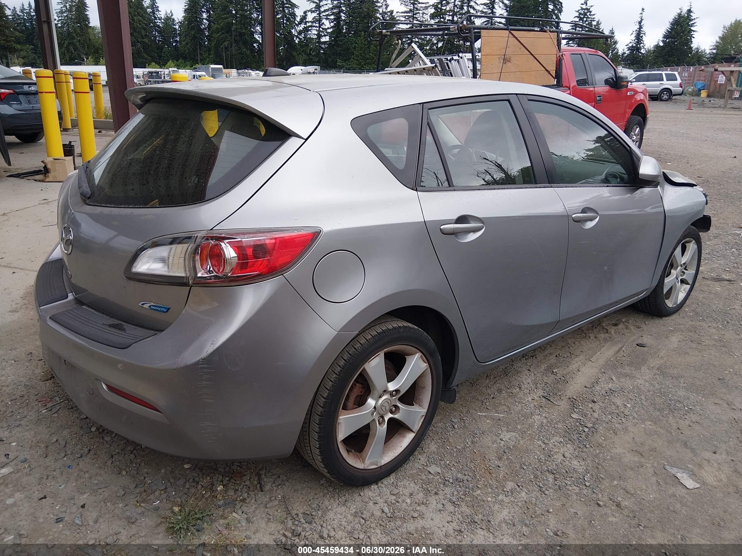 2012 Mazda Mazda3 I Grand Touring Silver vin: JM1BL1M87C1676658