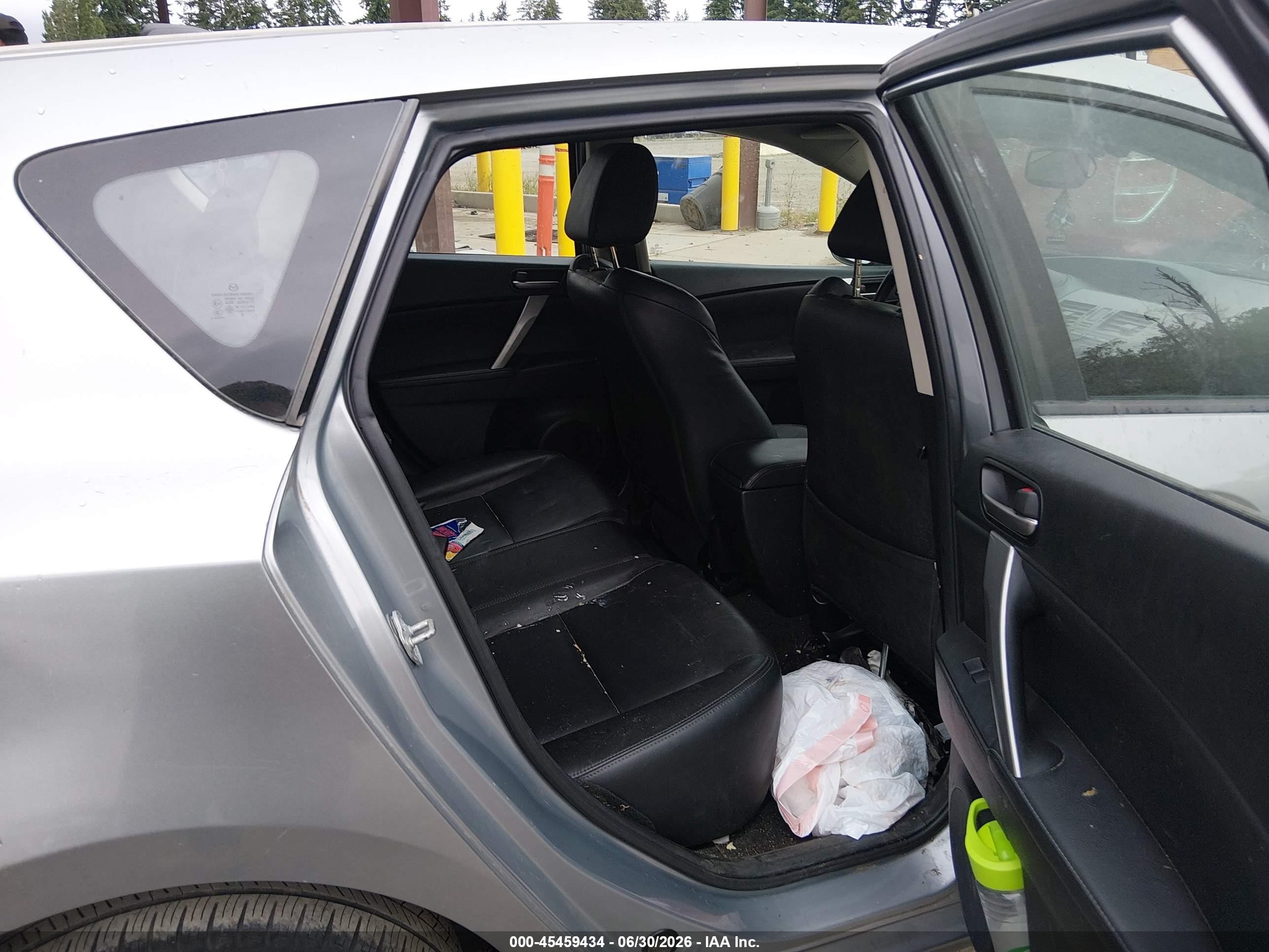 2012 Mazda Mazda3 I Grand Touring Silver vin: JM1BL1M87C1676658