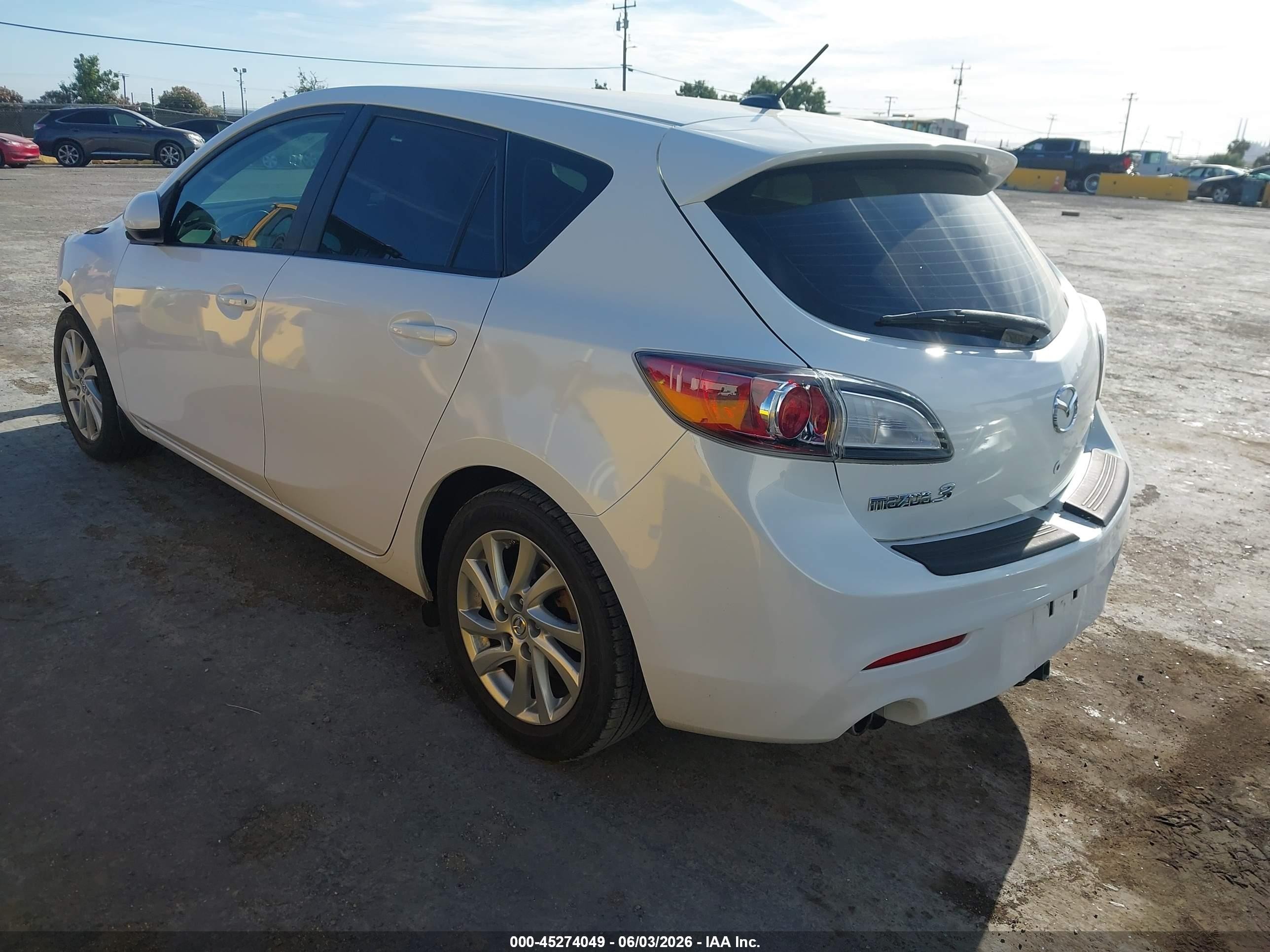 2012 Mazda Mazda3 I Grand Touring White vin: JM1BL1M8XC1545479