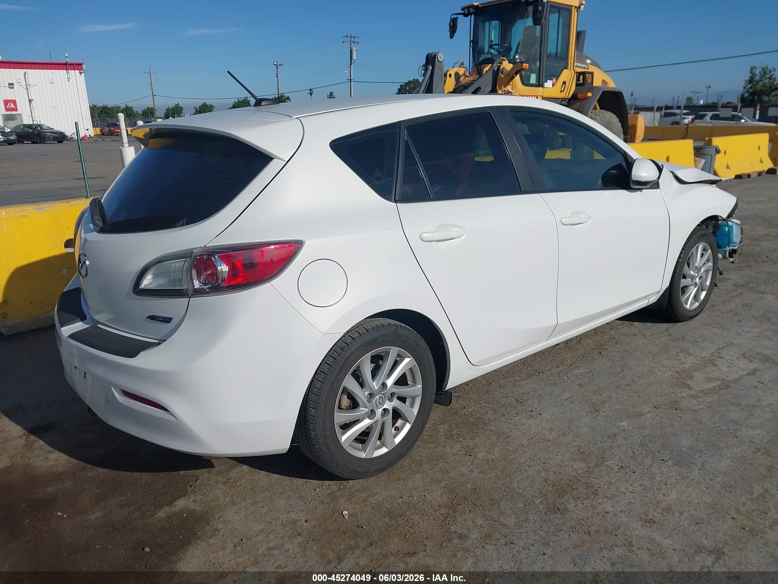 2012 Mazda Mazda3 I Grand Touring White vin: JM1BL1M8XC1545479