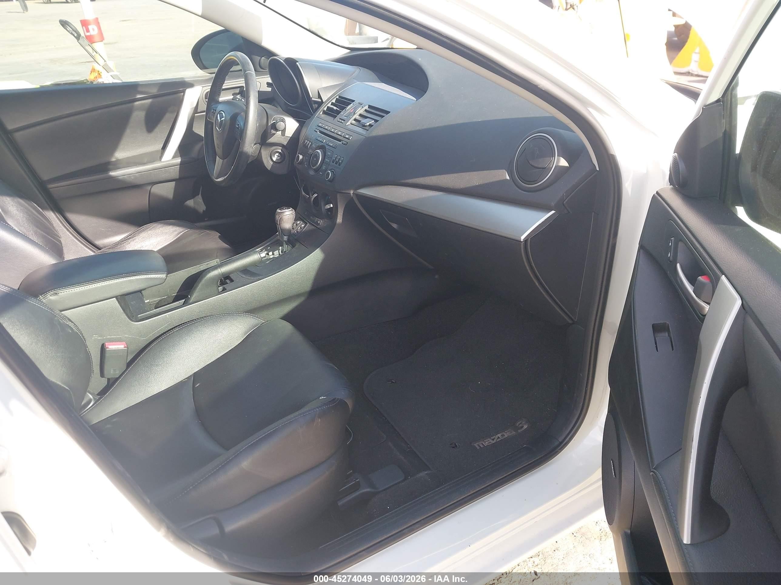 2012 Mazda Mazda3 I Grand Touring White vin: JM1BL1M8XC1545479