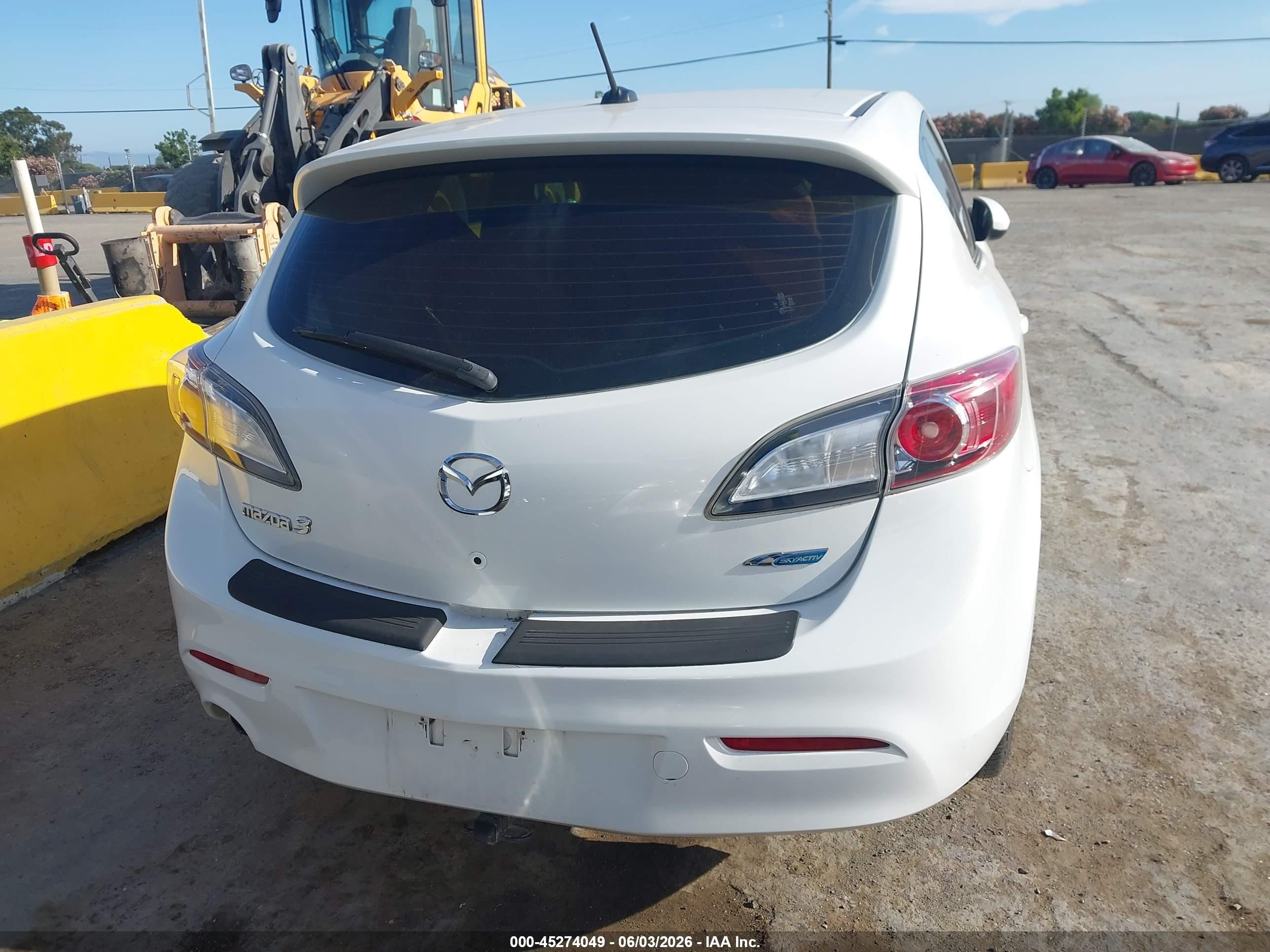 2012 Mazda Mazda3 I Grand Touring White vin: JM1BL1M8XC1545479