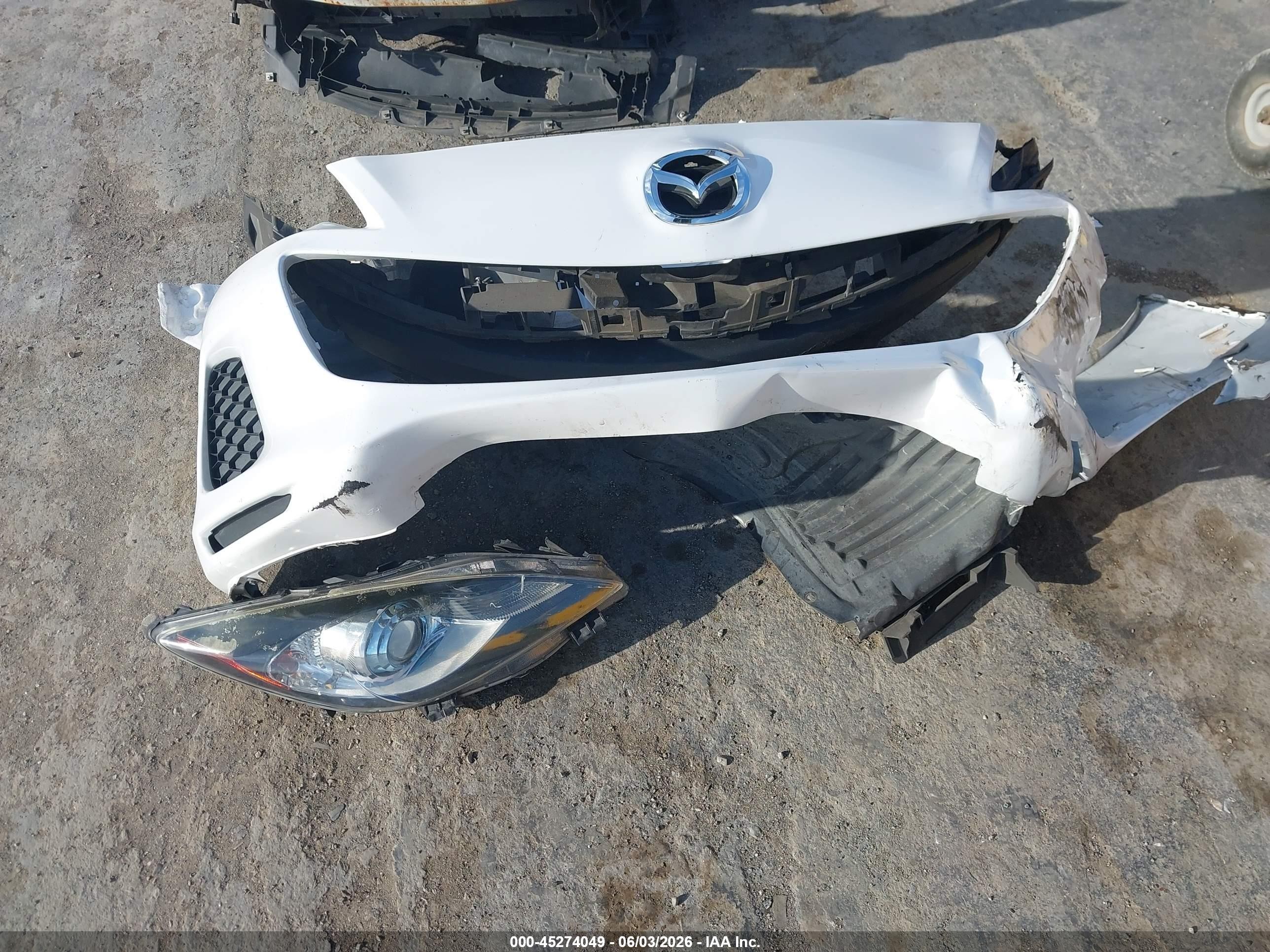 2012 Mazda Mazda3 I Grand Touring White vin: JM1BL1M8XC1545479