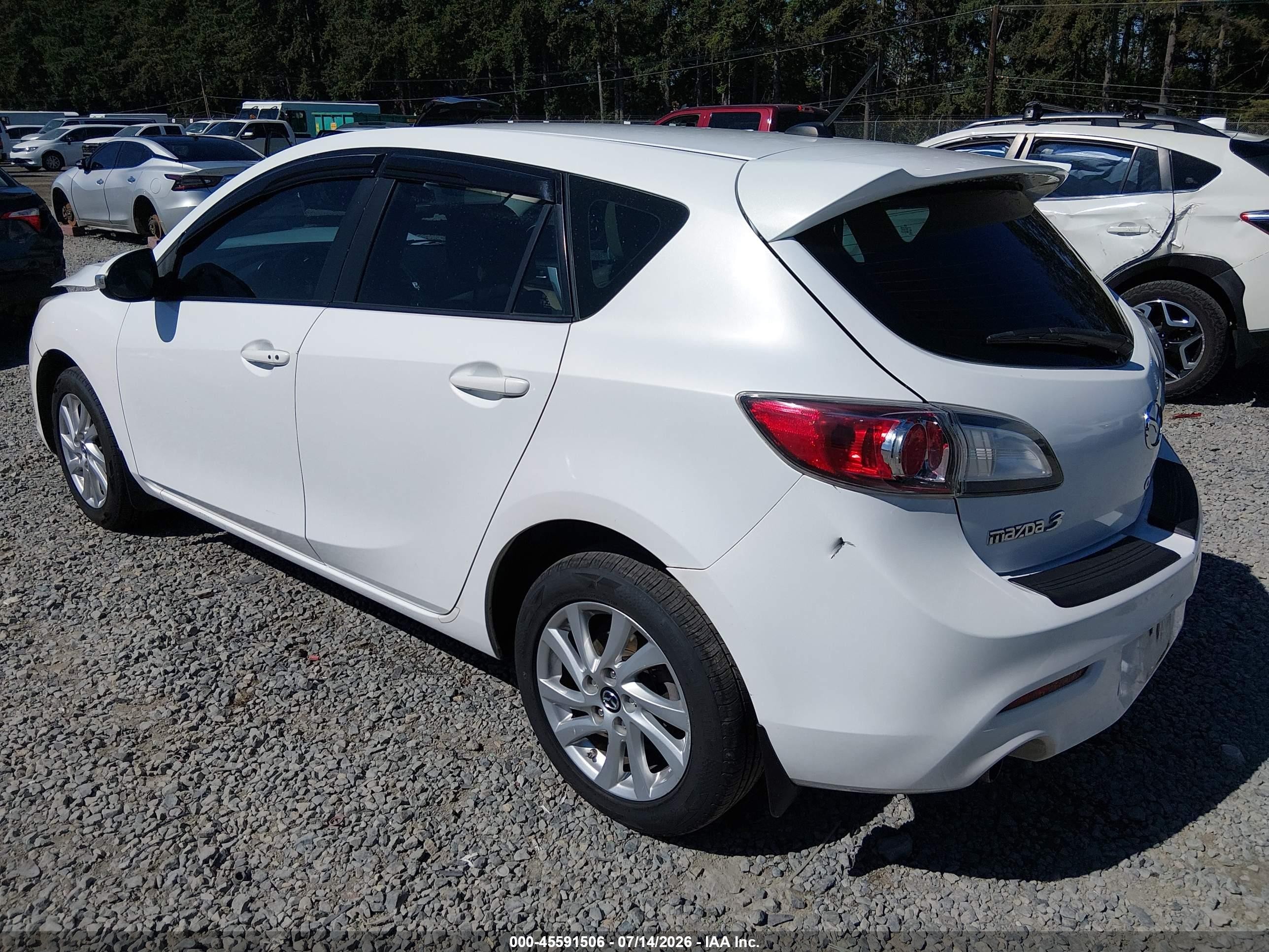 2013 Mazda Mazda3 I Grand Touring White vin: JM1BL1MP0D1739334