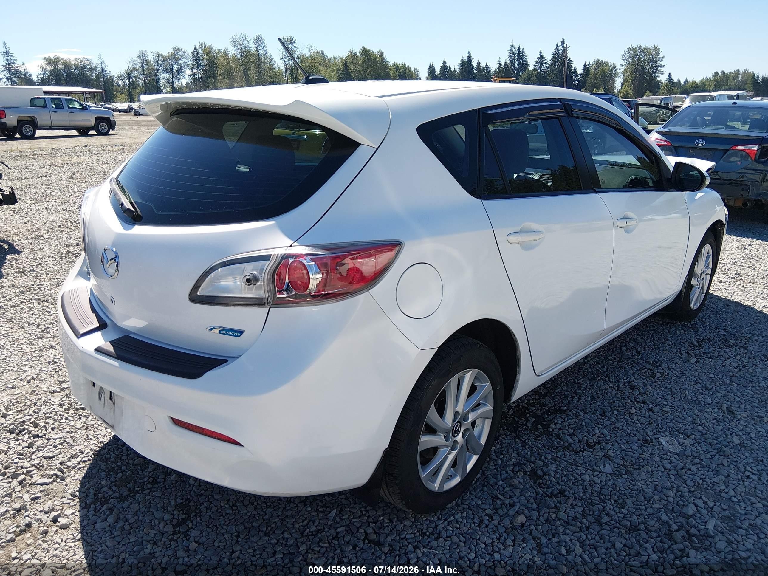 2013 Mazda Mazda3 I Grand Touring White vin: JM1BL1MP0D1739334