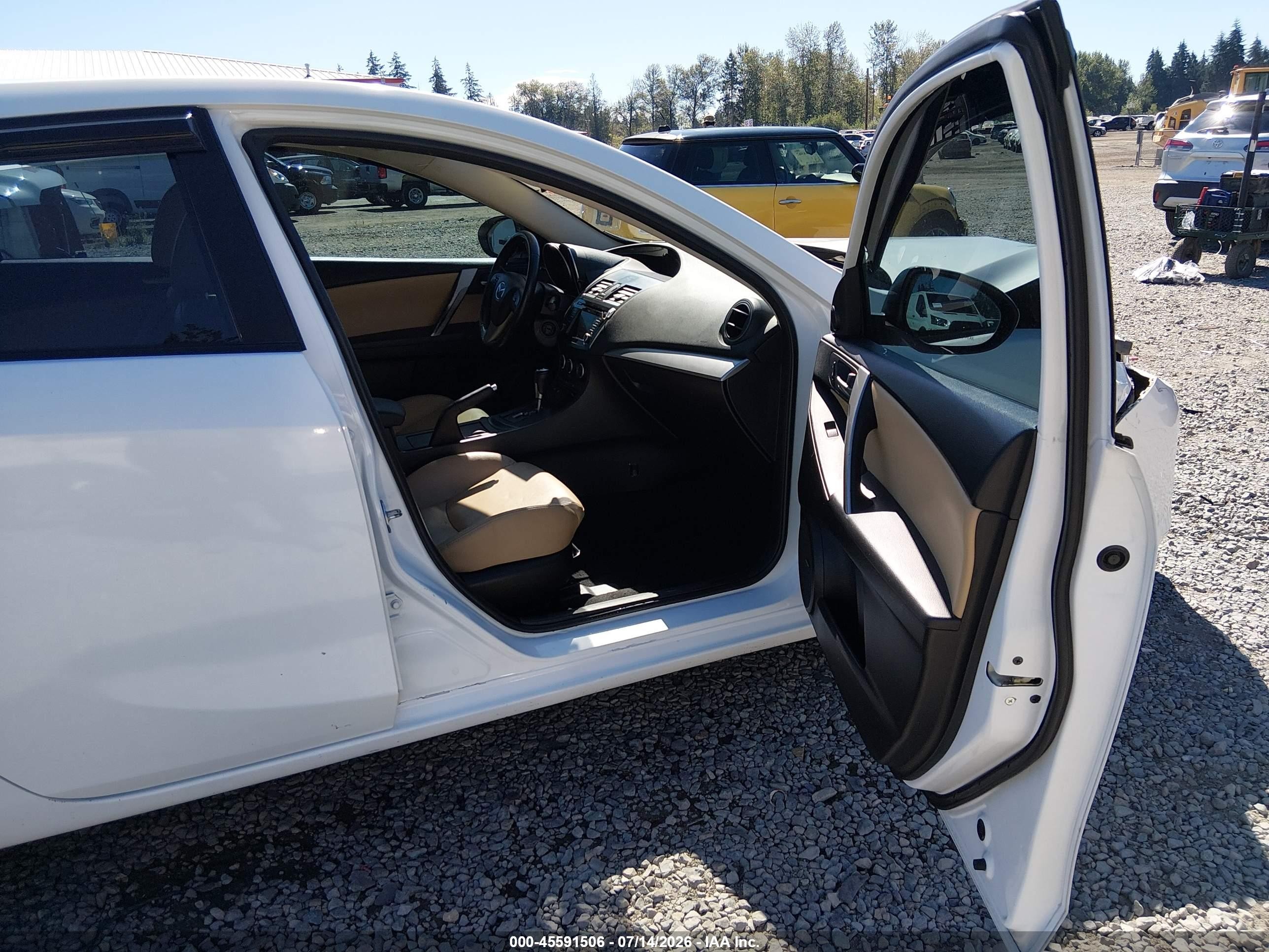 2013 Mazda Mazda3 I Grand Touring White vin: JM1BL1MP0D1739334