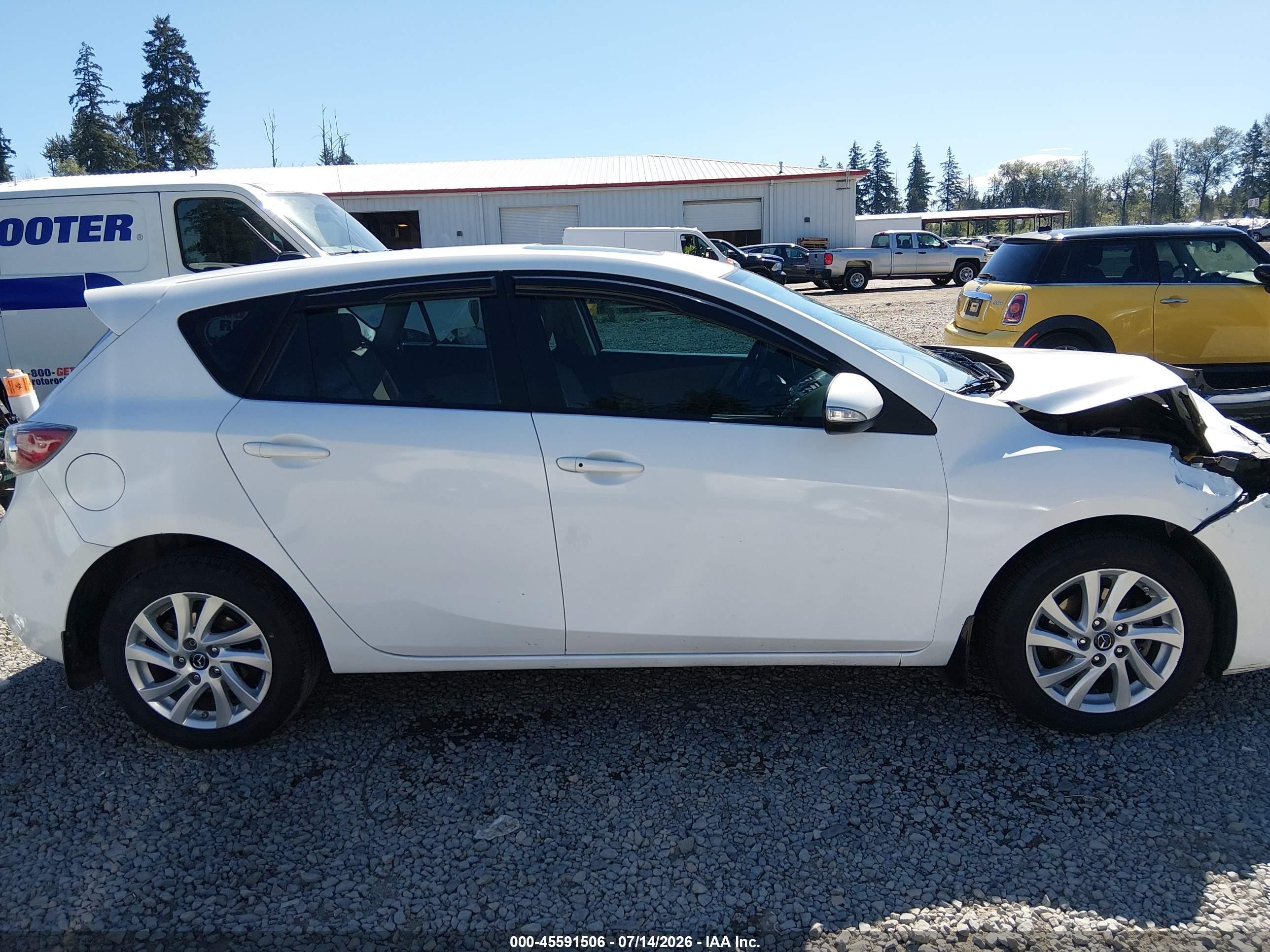 2013 Mazda Mazda3 I Grand Touring White vin: JM1BL1MP0D1739334