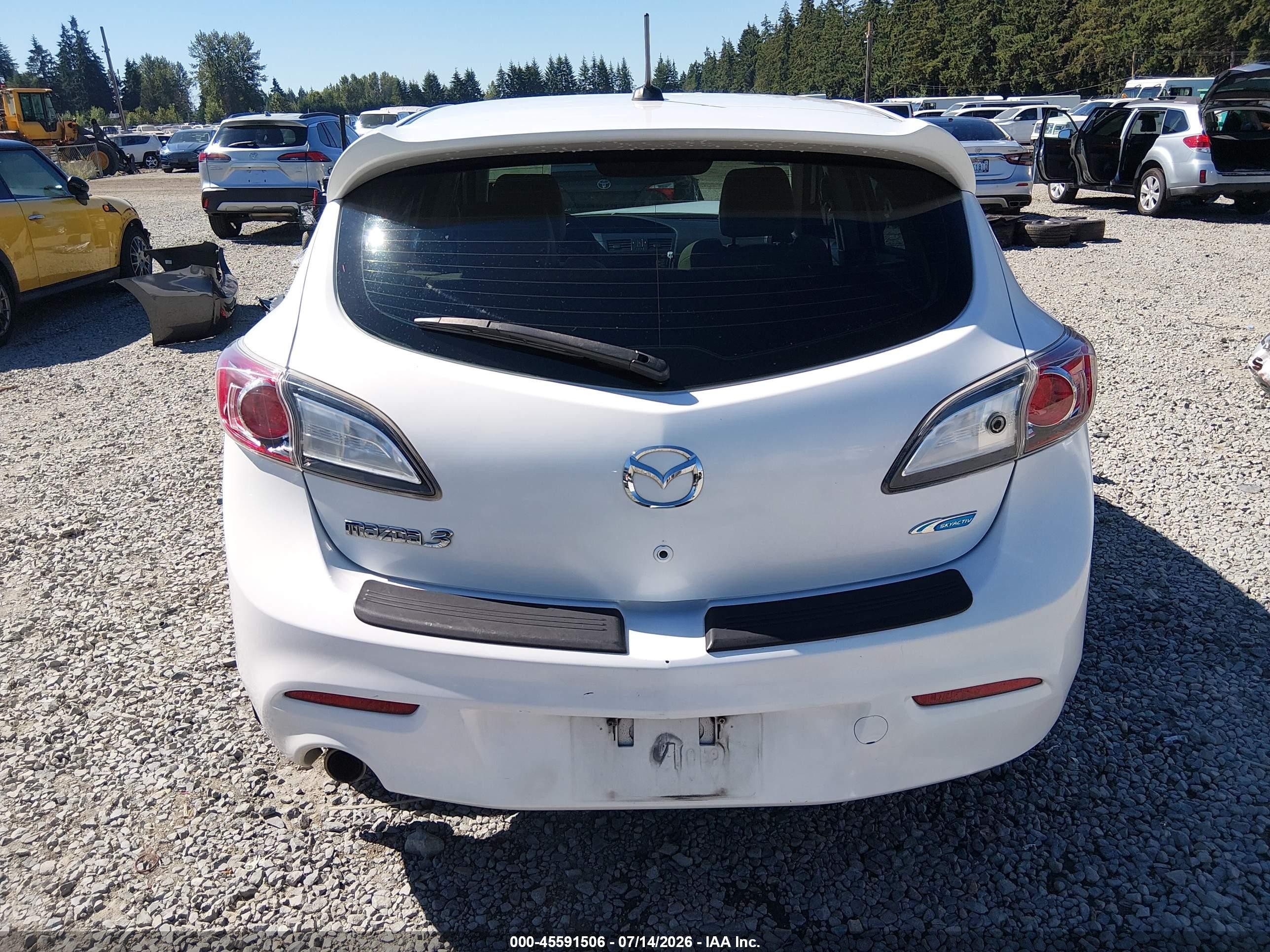 2013 Mazda Mazda3 I Grand Touring White vin: JM1BL1MP0D1739334