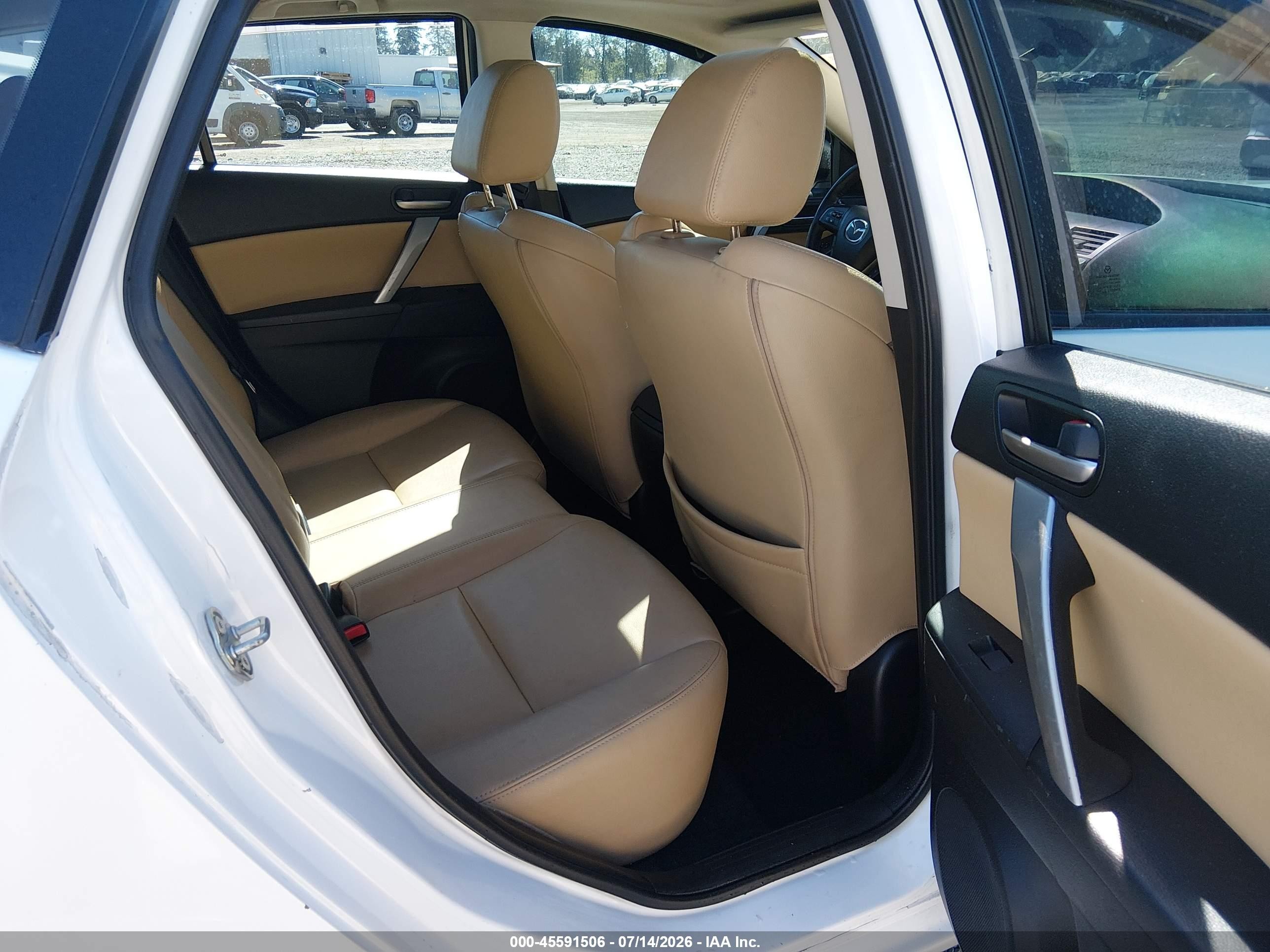 2013 Mazda Mazda3 I Grand Touring White vin: JM1BL1MP0D1739334