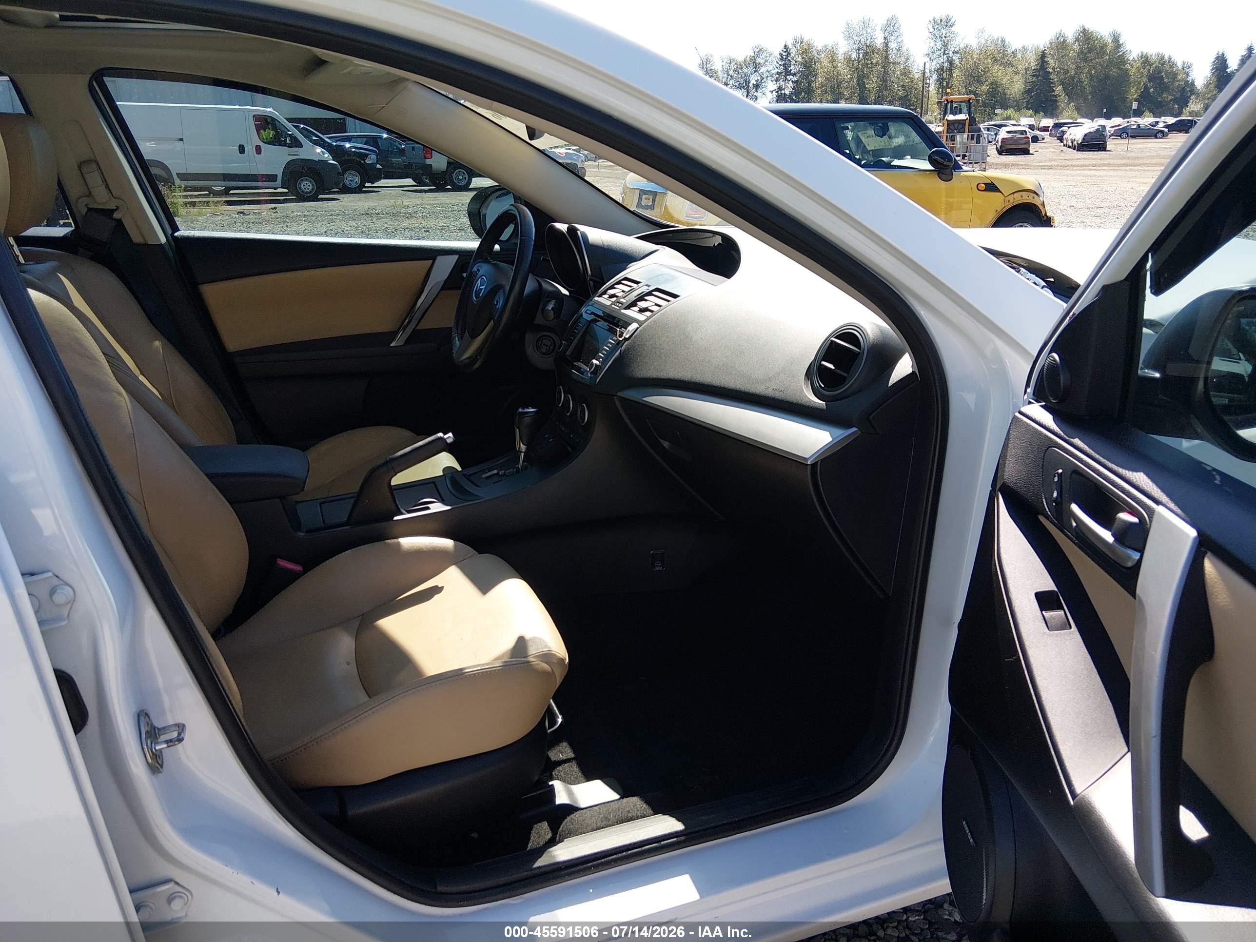 2013 Mazda Mazda3 I Grand Touring White vin: JM1BL1MP0D1739334