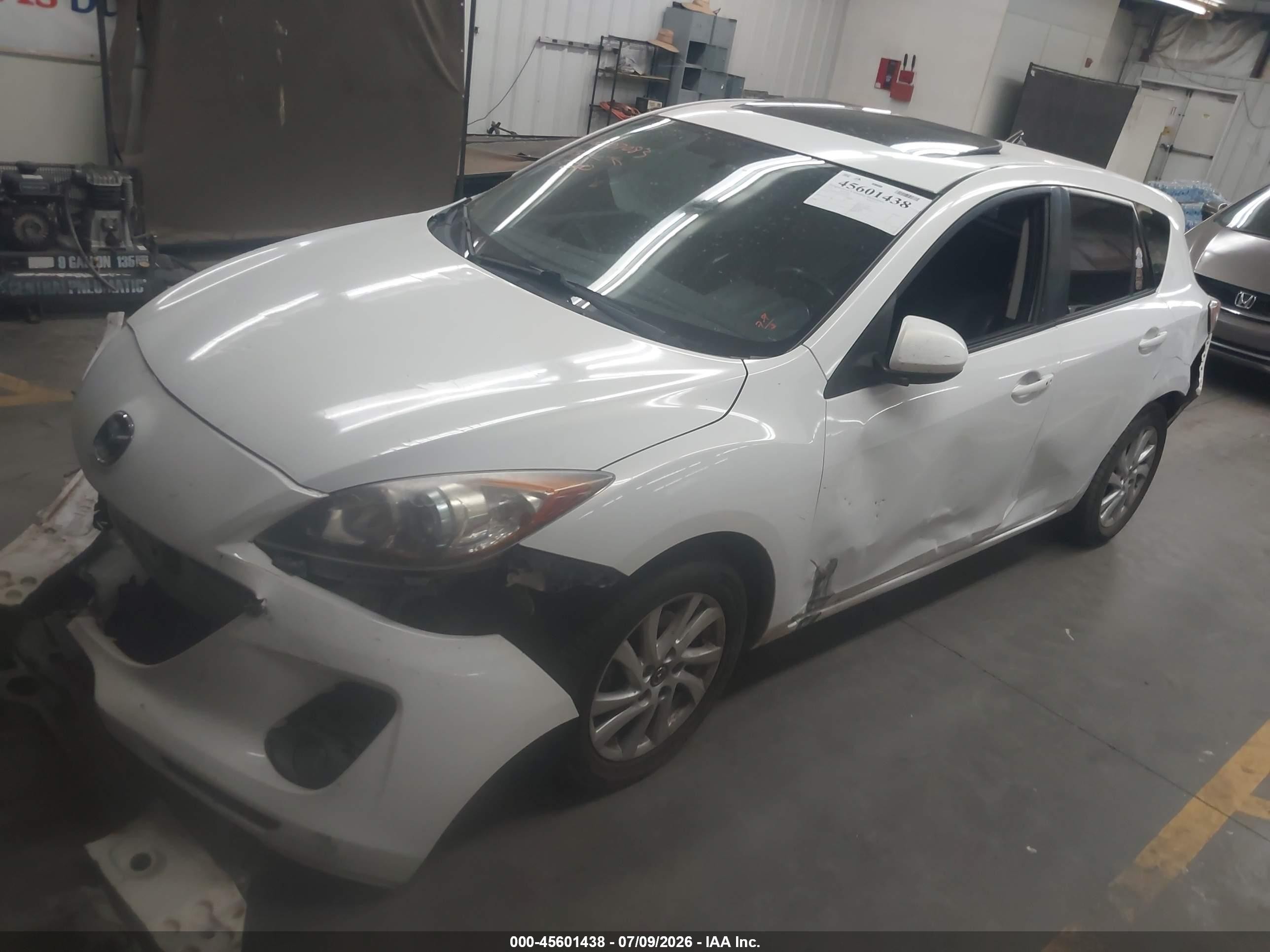 2013 Mazda Mazda3 I Grand Touring White vin: JM1BL1MP4D1837329