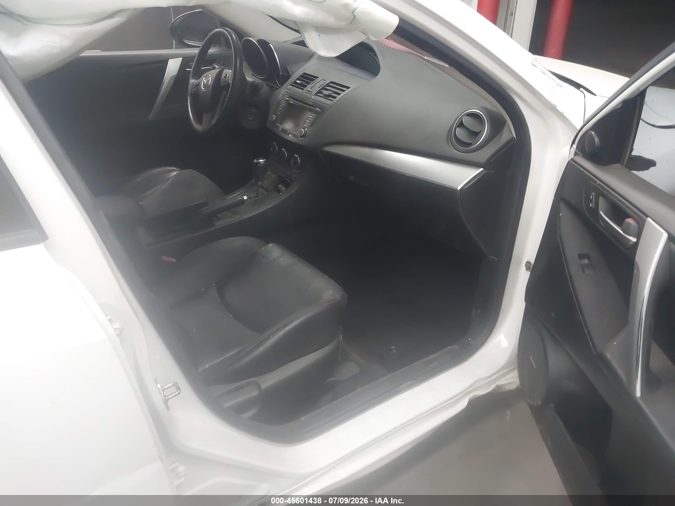 2013 Mazda Mazda3 I Grand Touring White vin: JM1BL1MP4D1837329