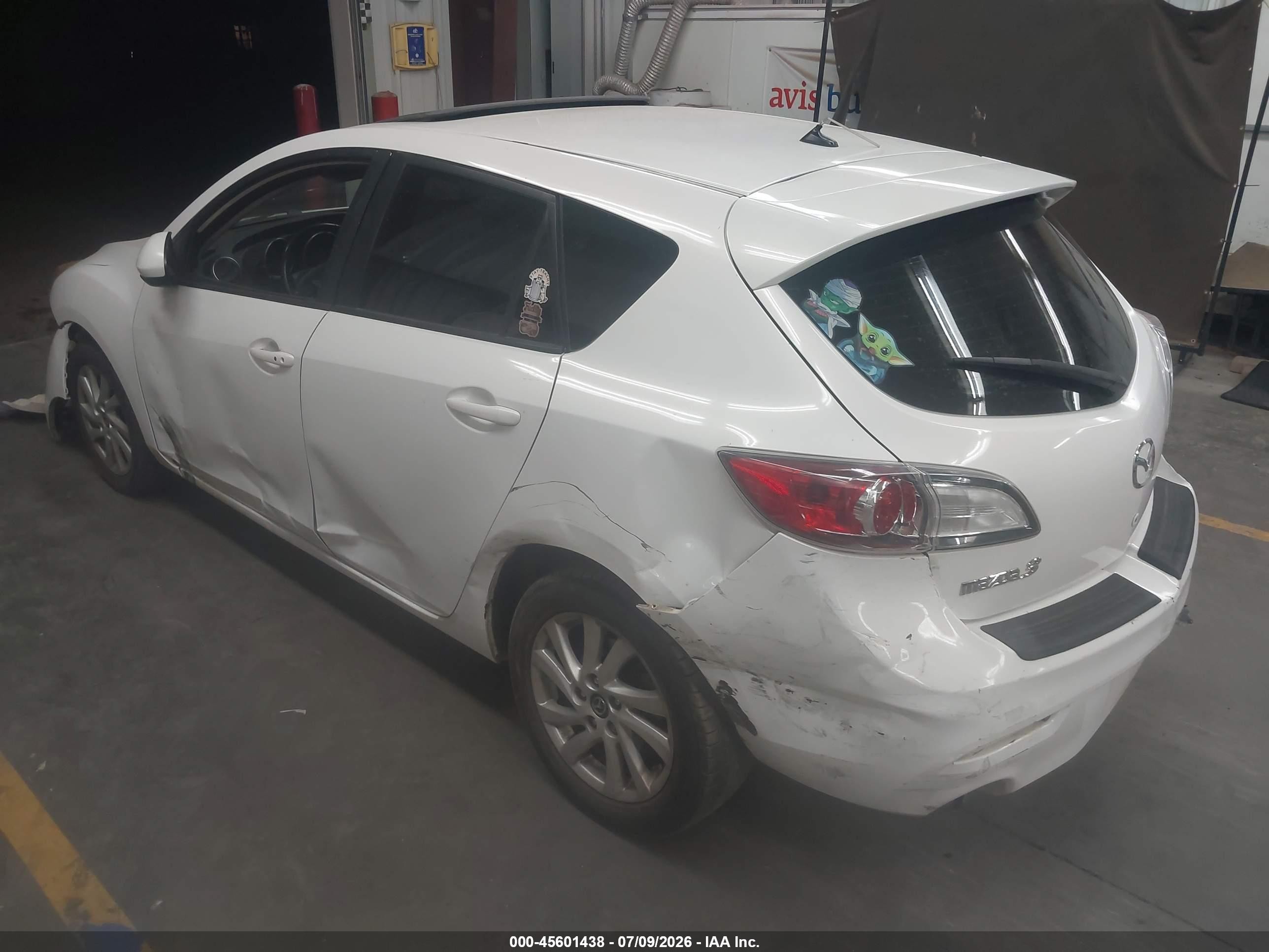 2013 Mazda Mazda3 I Grand Touring White vin: JM1BL1MP4D1837329