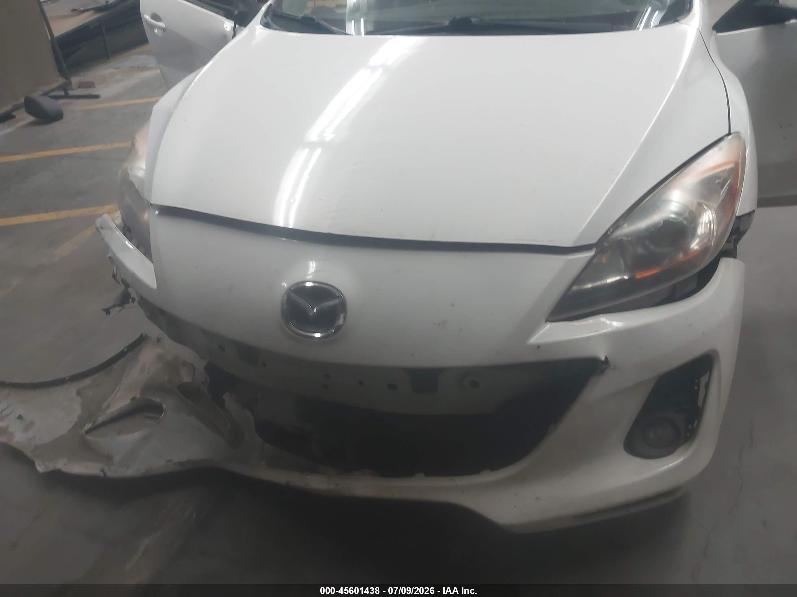 2013 Mazda Mazda3 I Grand Touring White vin: JM1BL1MP4D1837329