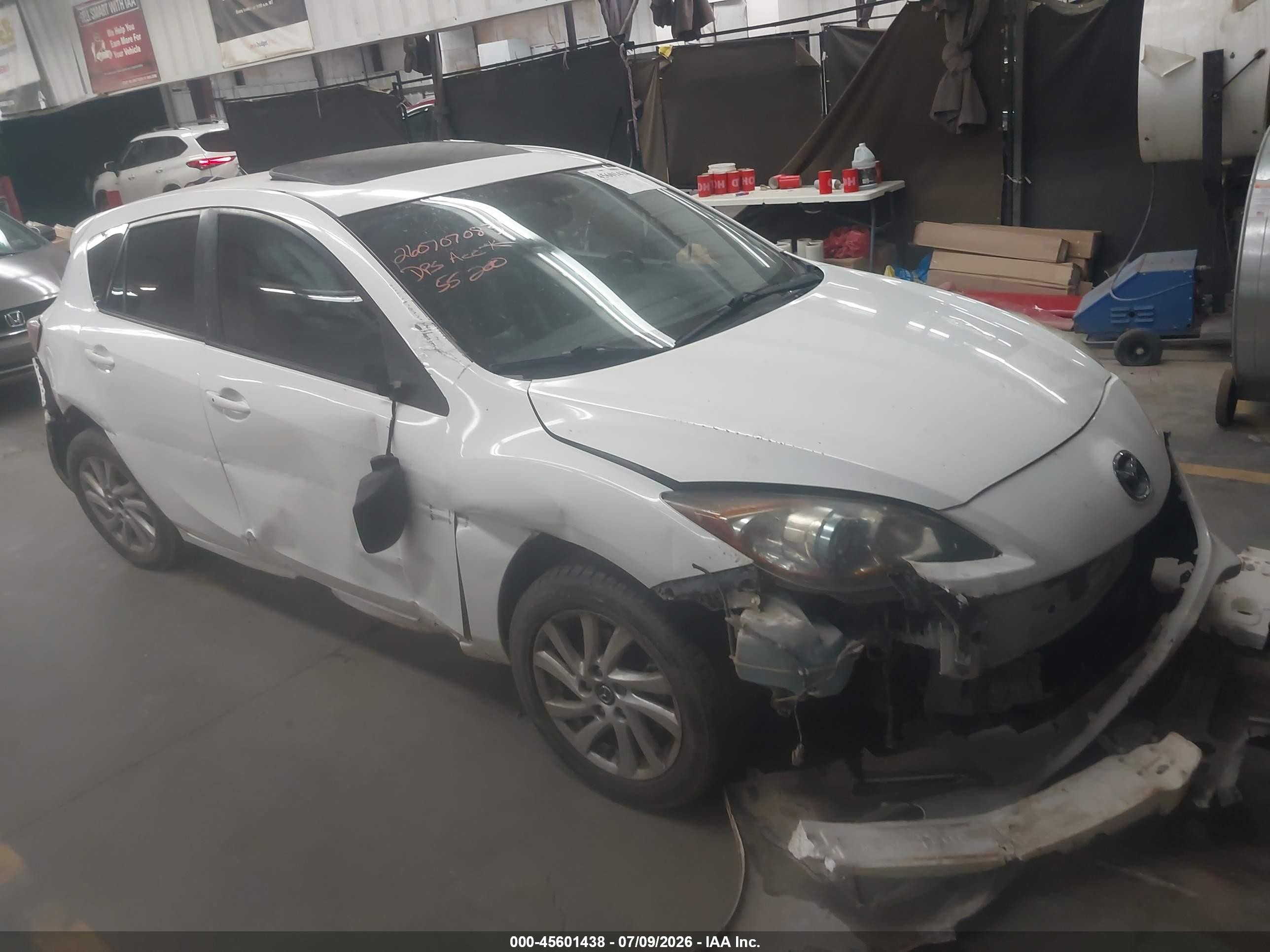 2013 Mazda Mazda3 I Grand Touring White vin: JM1BL1MP4D1837329