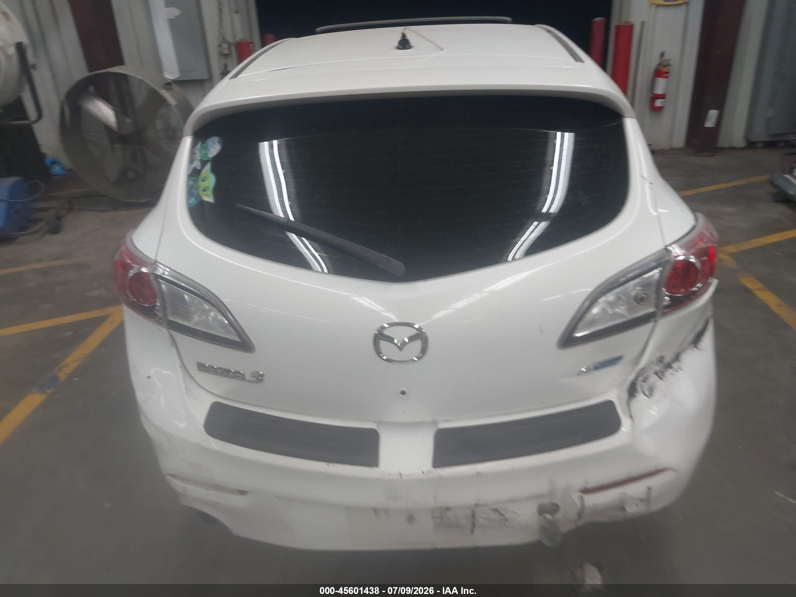 2013 Mazda Mazda3 I Grand Touring White vin: JM1BL1MP4D1837329