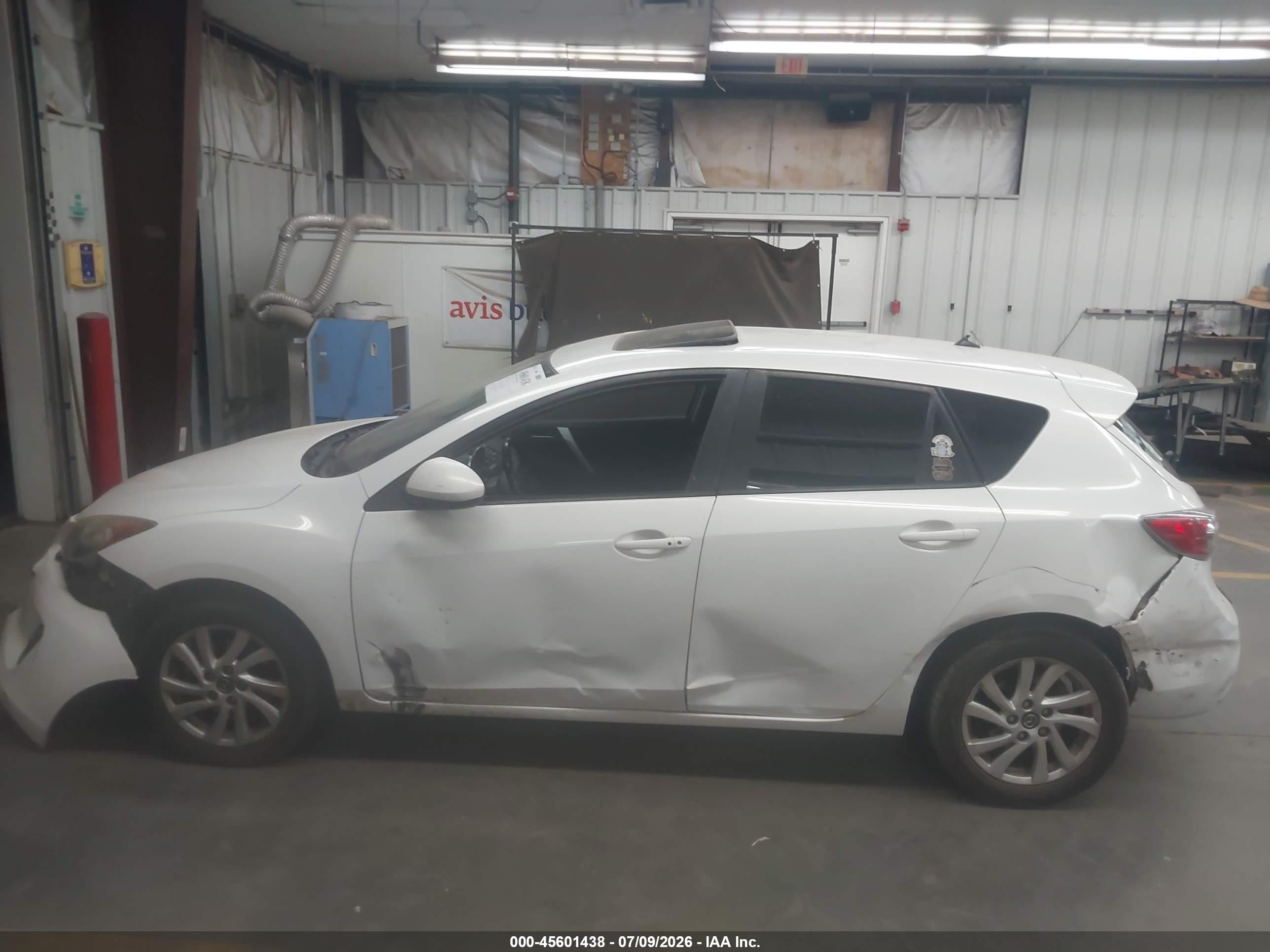 2013 Mazda Mazda3 I Grand Touring White vin: JM1BL1MP4D1837329