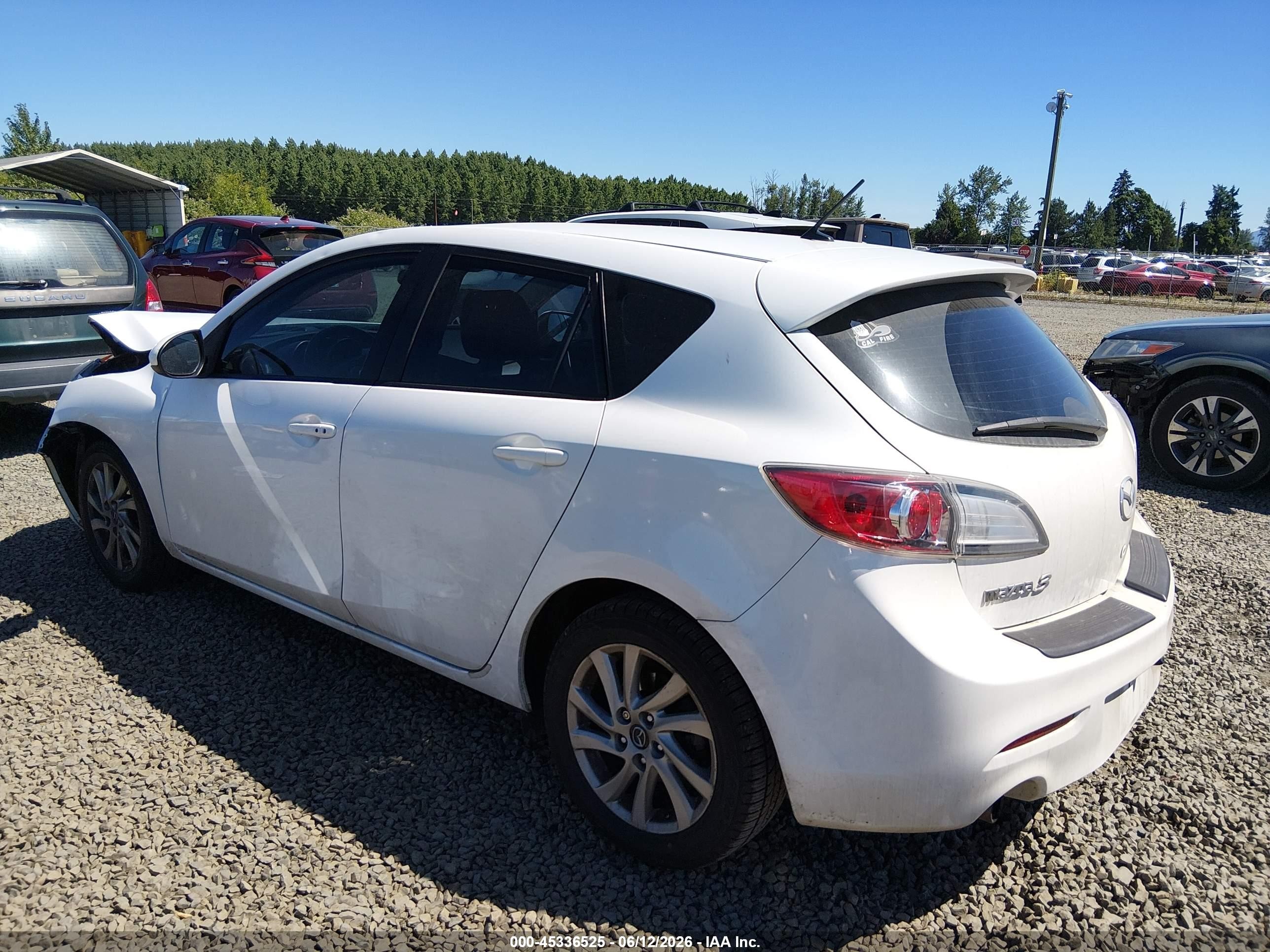2013 Mazda Mazda3 I Grand Touring White vin: JM1BL1MP6D1737555
