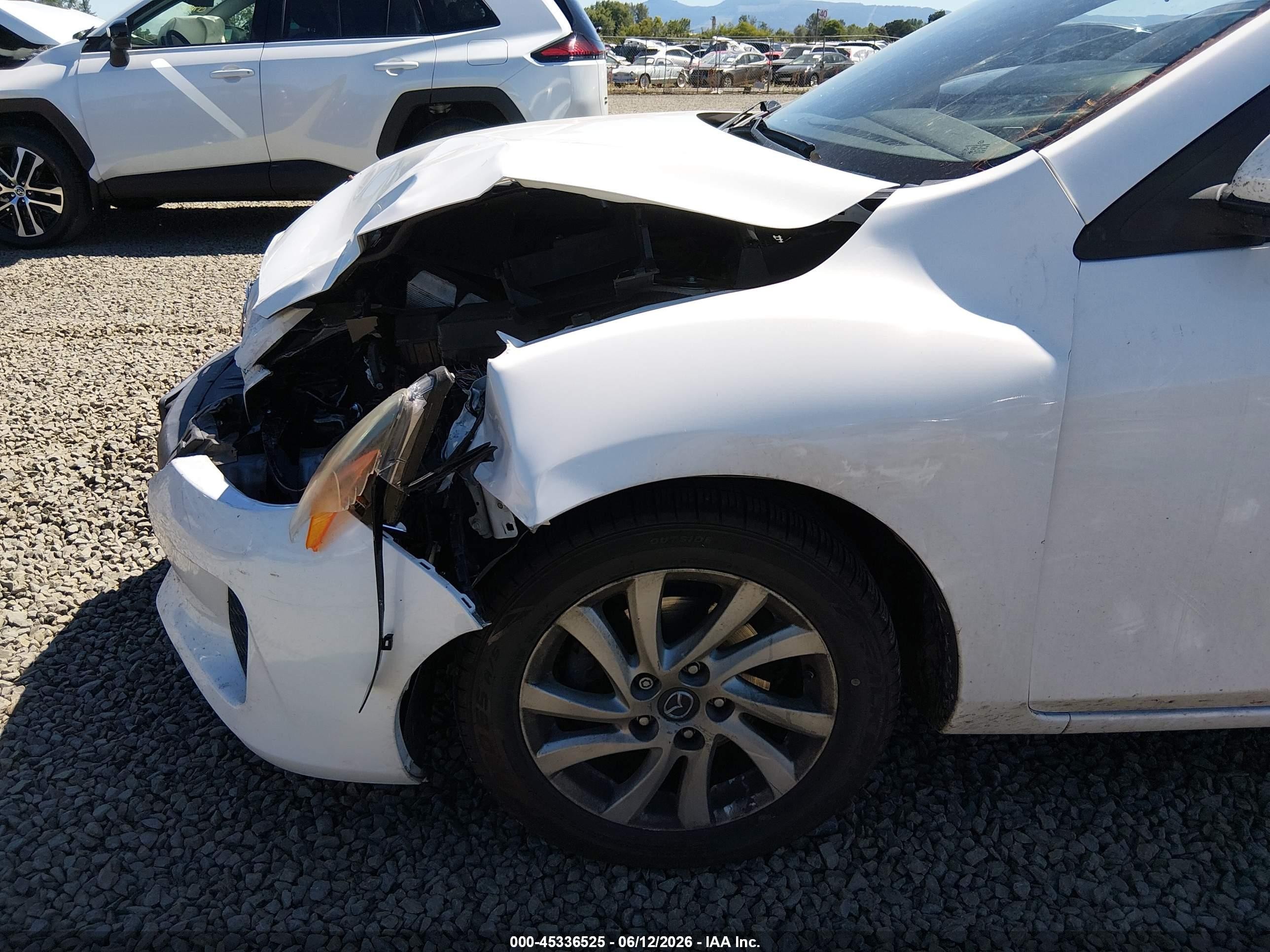 2013 Mazda Mazda3 I Grand Touring White vin: JM1BL1MP6D1737555