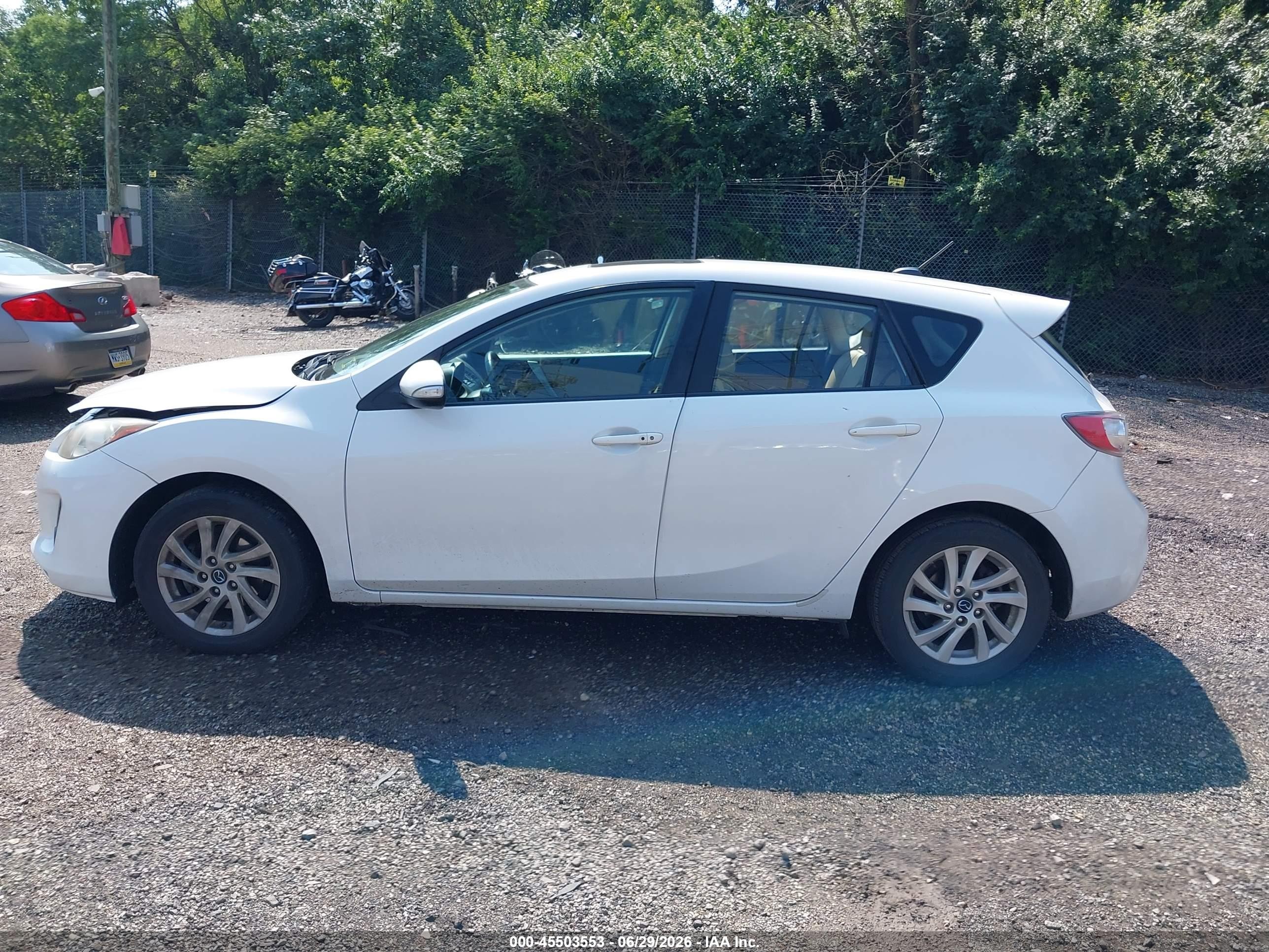 2013 Mazda Mazda3 I Grand Touring White vin: JM1BL1MPXD1823693