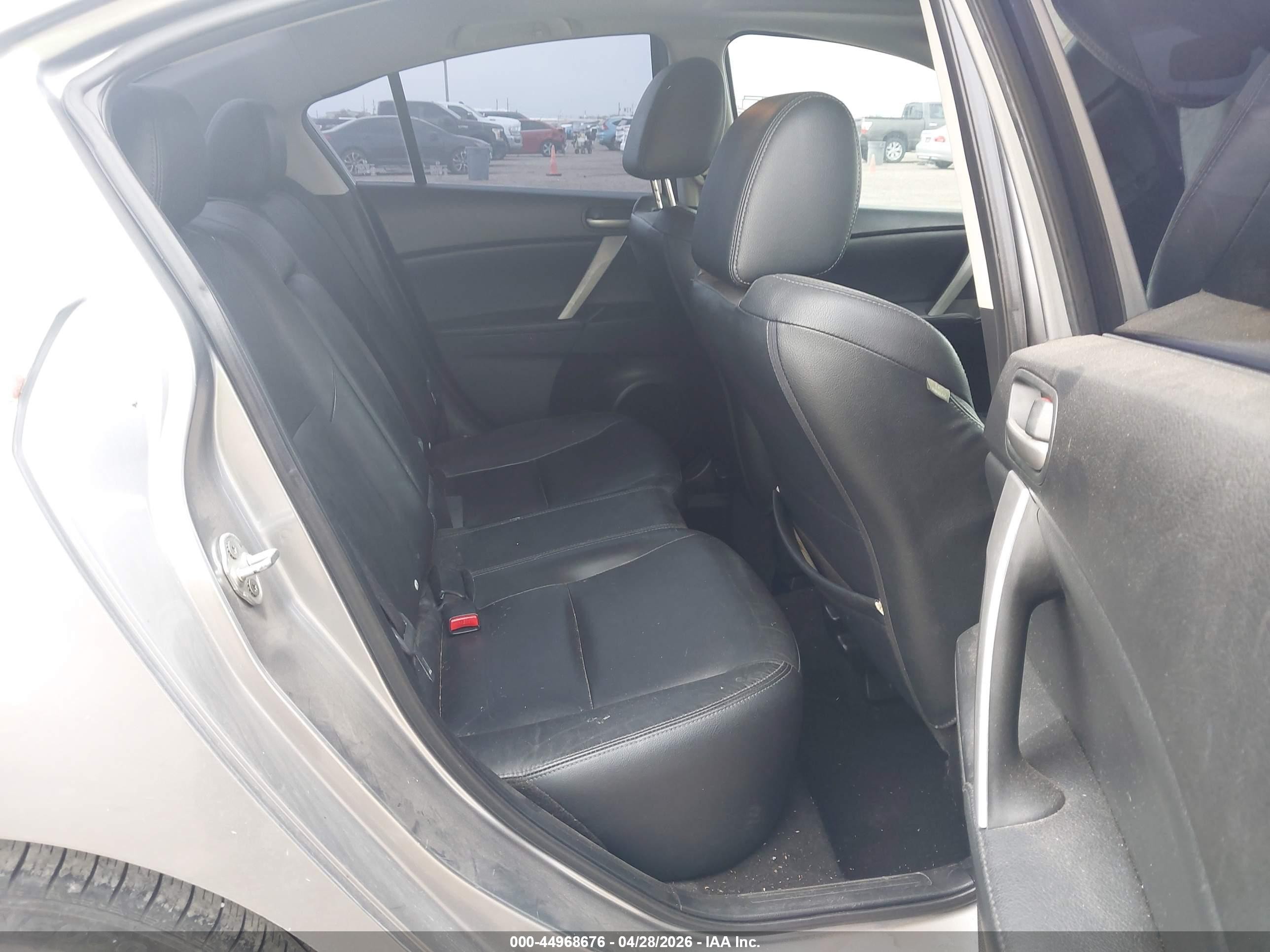 2010 Mazda Mazda3 S Grand Touring Silver vin: JM1BL1S55A1101139