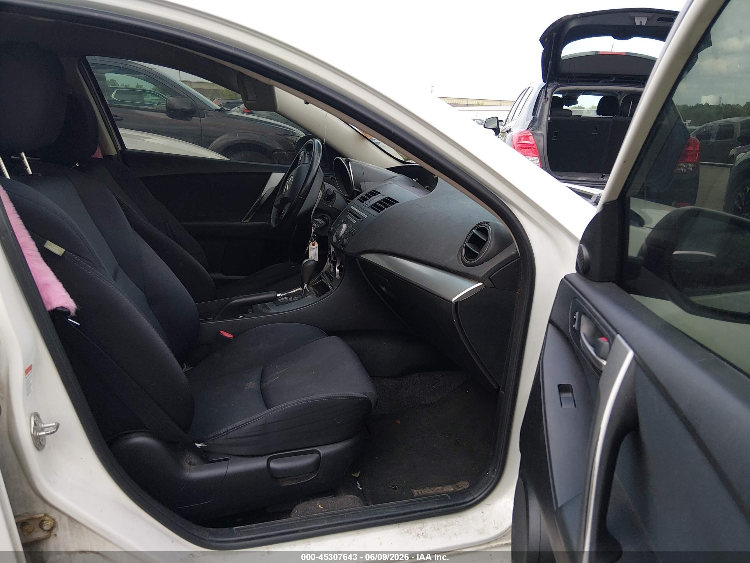 2010 Mazda Mazda3 S Sport White vin: JM1BL1S62A1251623