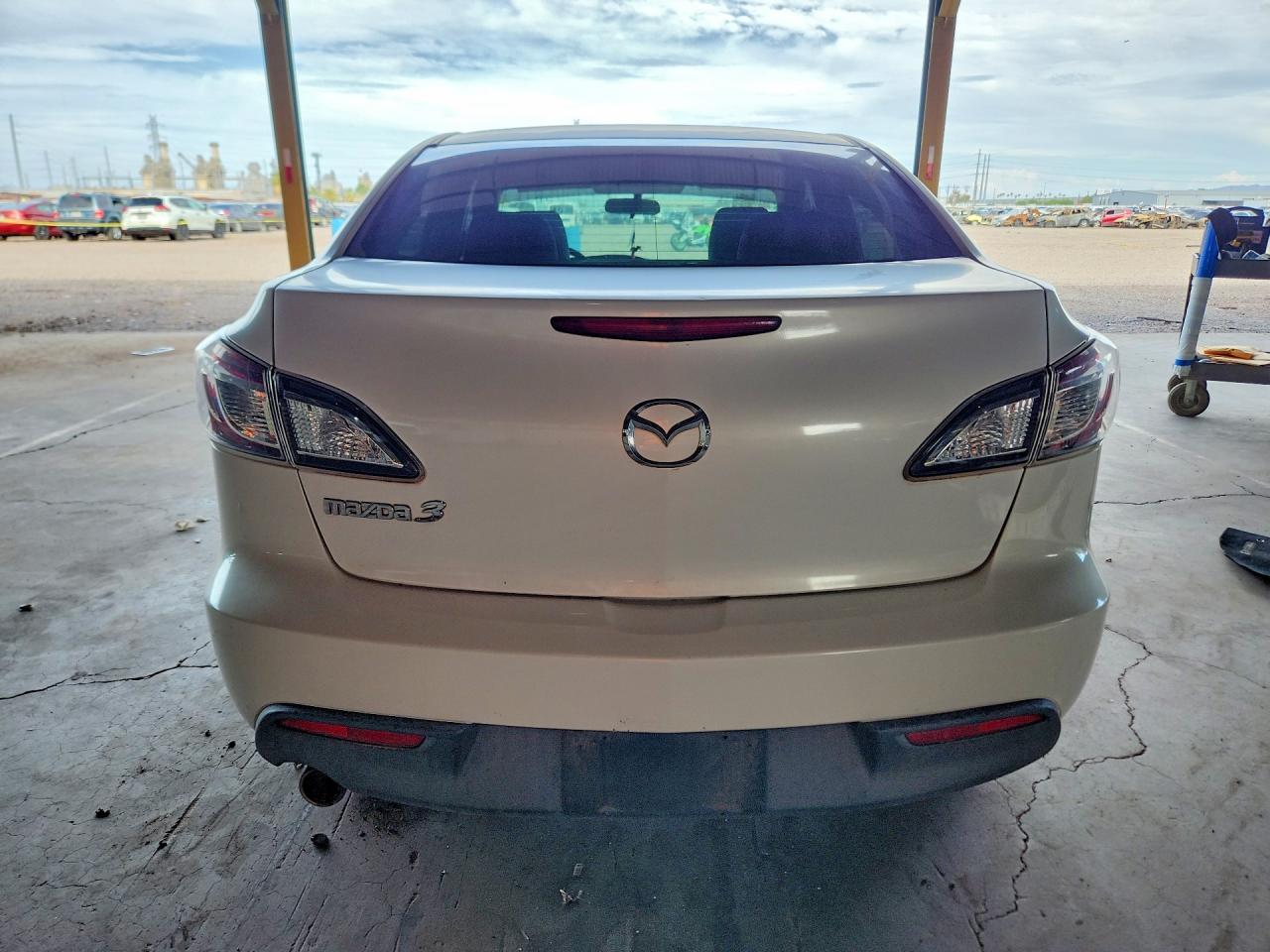 2010 Mazda 3 I Белый vin: JM1BL1SF0A1152492