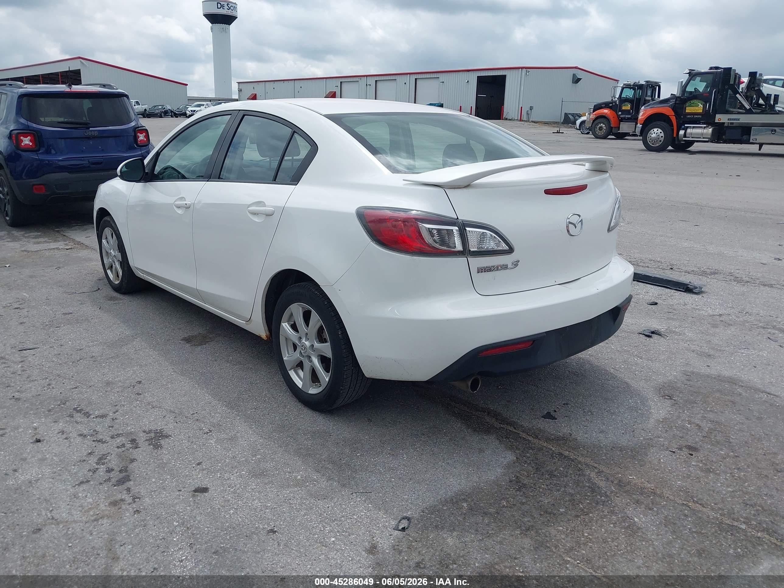 2010 Mazda Mazda3 I Touring White vin: JM1BL1SF0A1188439