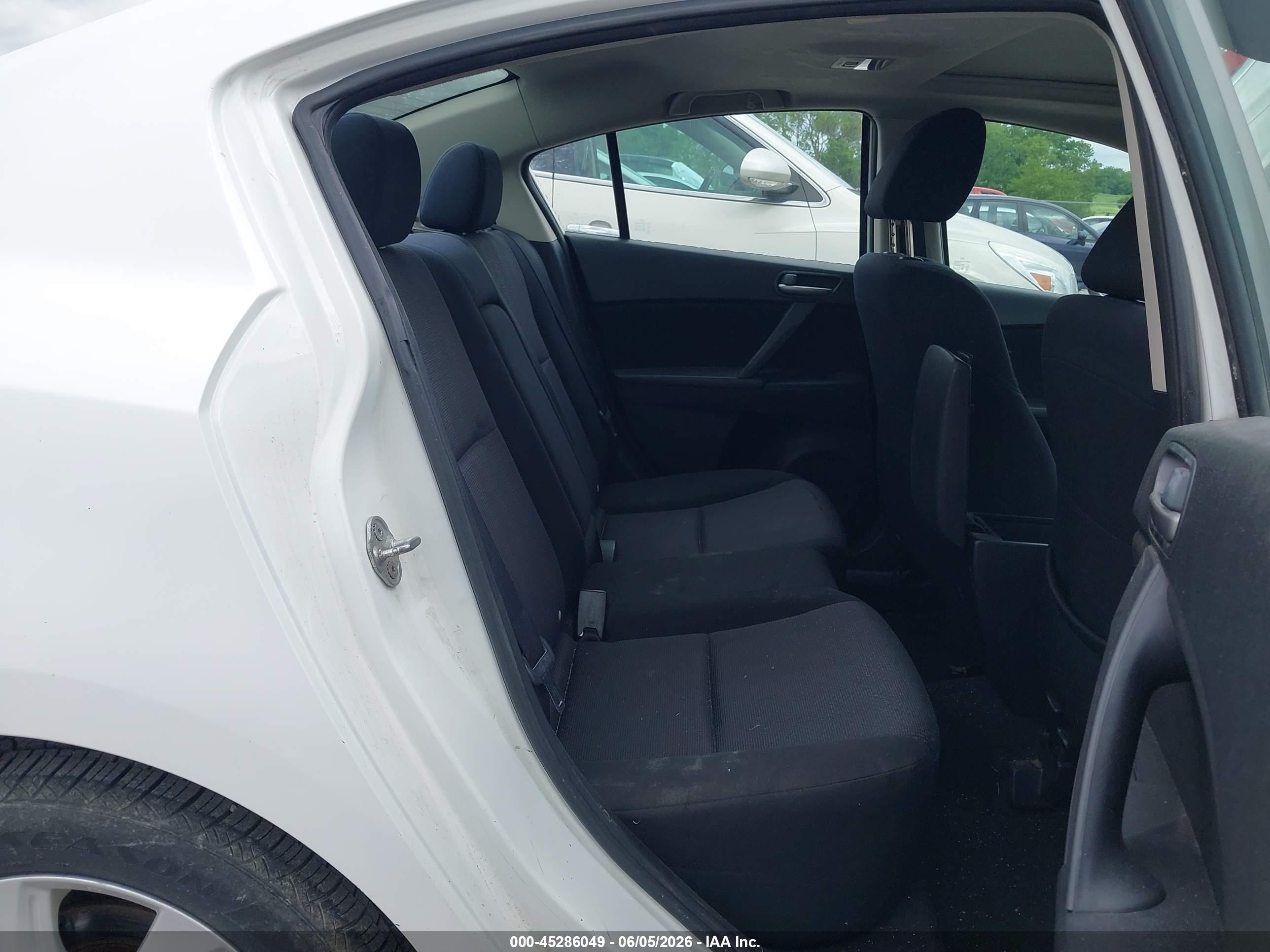 2010 Mazda Mazda3 I Touring White vin: JM1BL1SF0A1188439