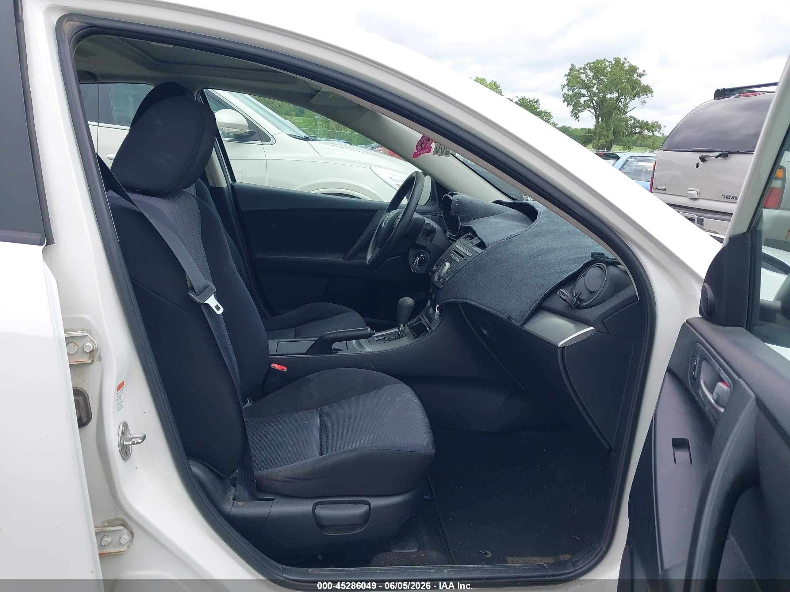 2010 Mazda Mazda3 I Touring White vin: JM1BL1SF0A1188439