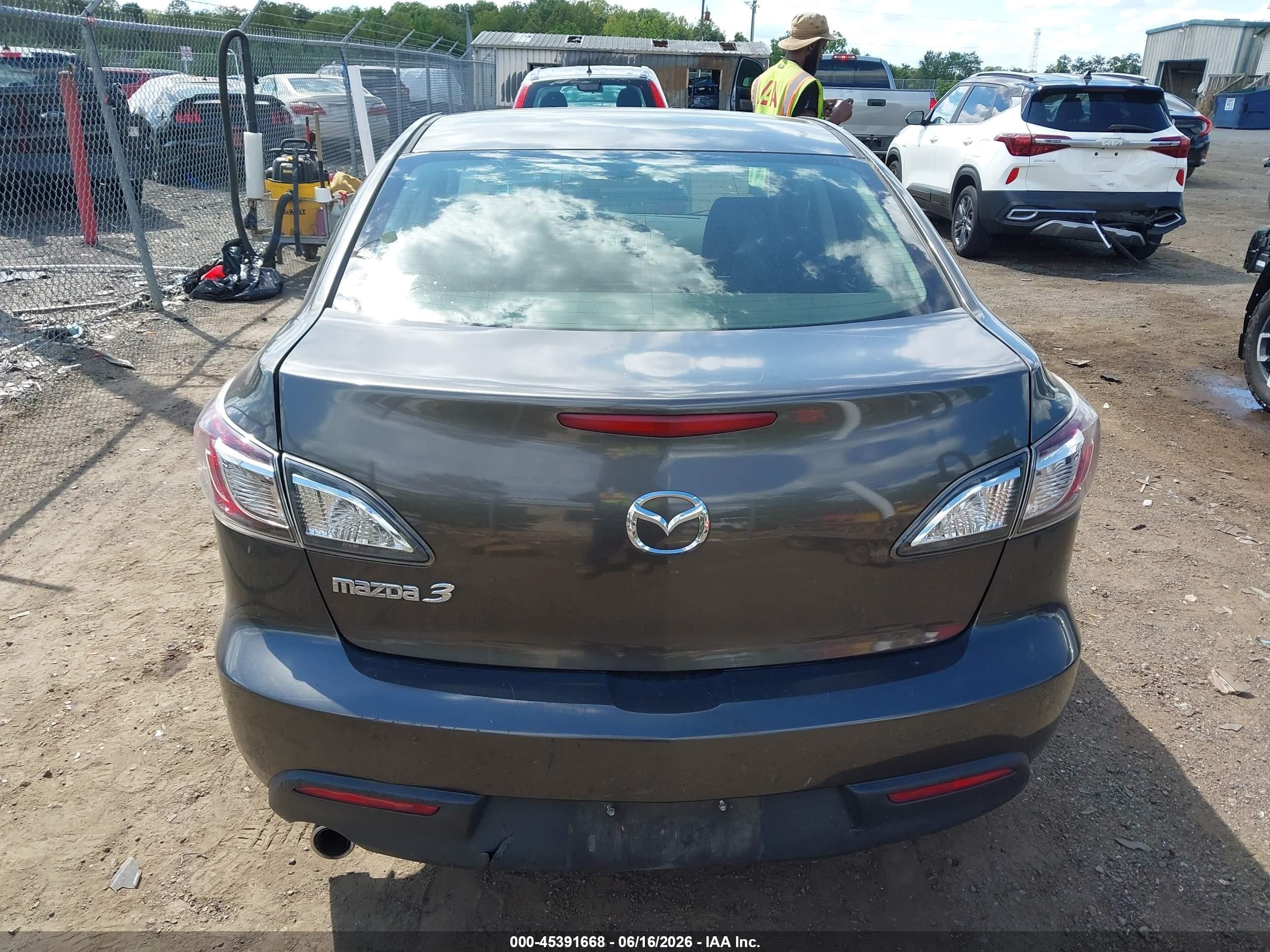 2010 Mazda Mazda3 I Touring Gray vin: JM1BL1SF0A1234108