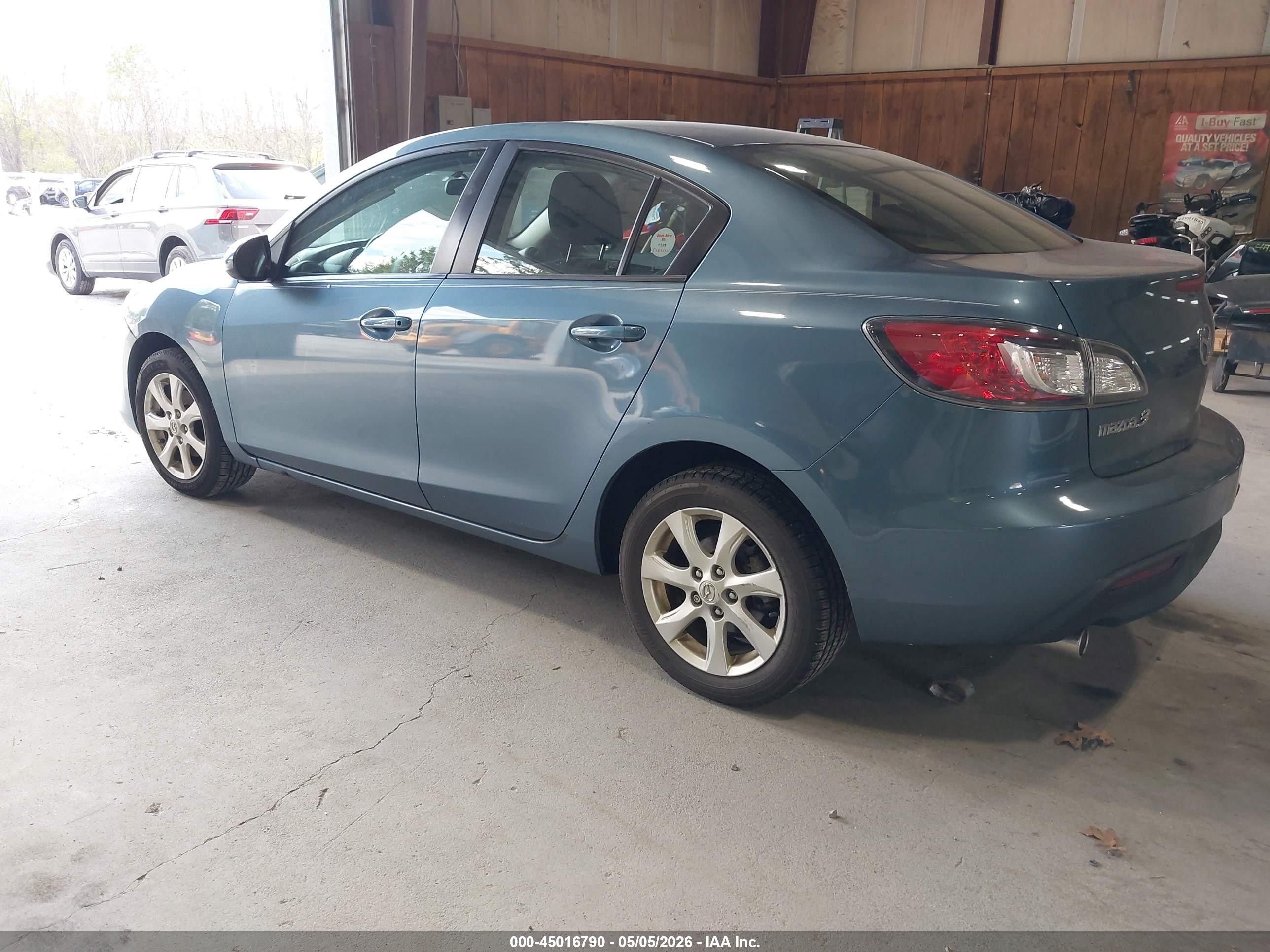 2010 Mazda Mazda3 I Touring Green vin: JM1BL1SF1A1184514