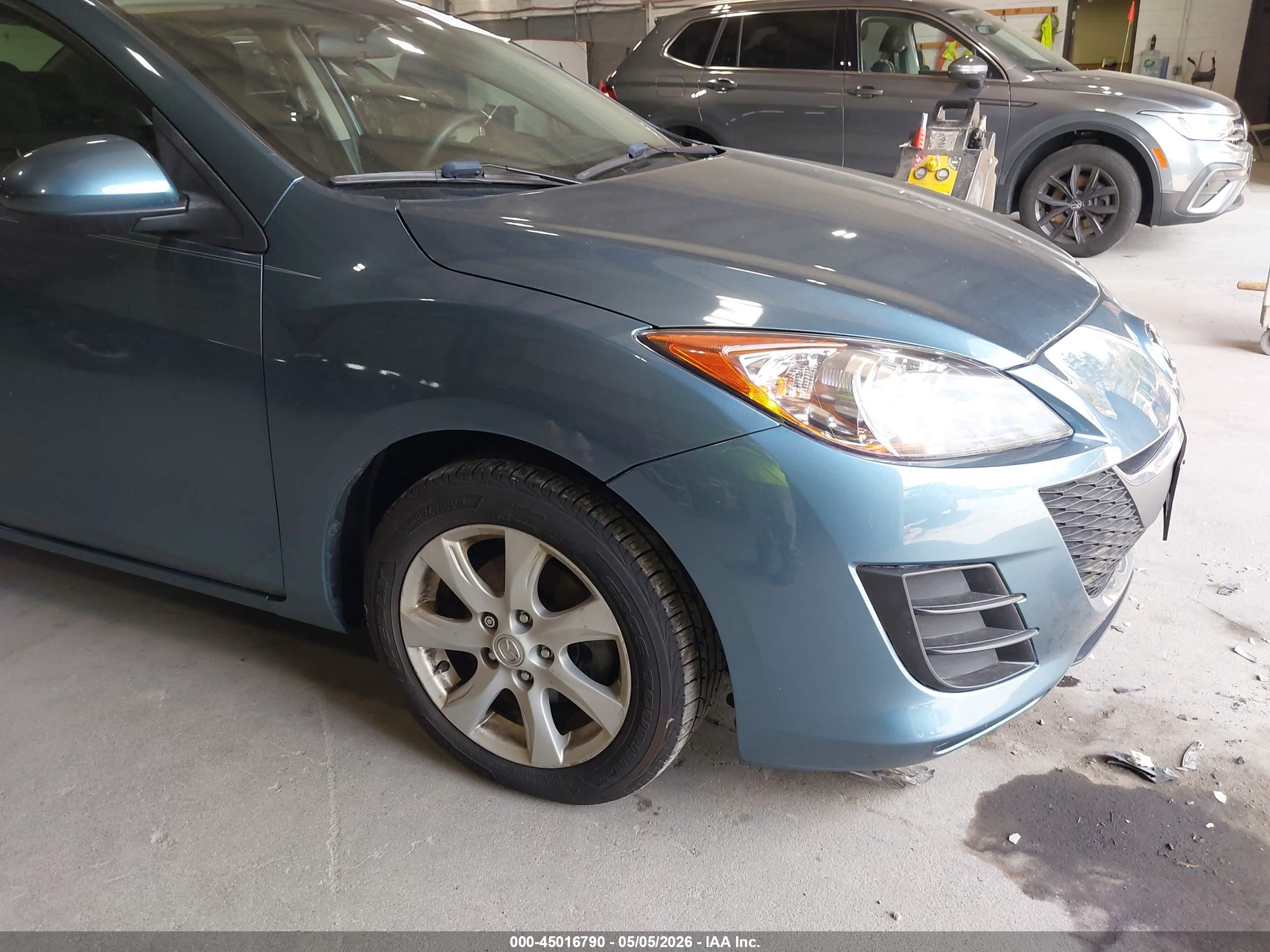 2010 Mazda Mazda3 I Touring Green vin: JM1BL1SF1A1184514