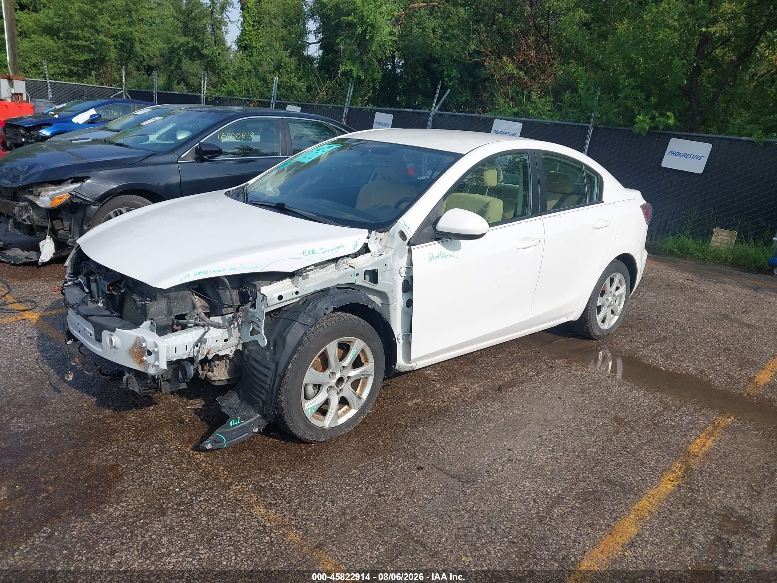 2010 Mazda Mazda3 I Touring Белый vin: JM1BL1SF1A1239530