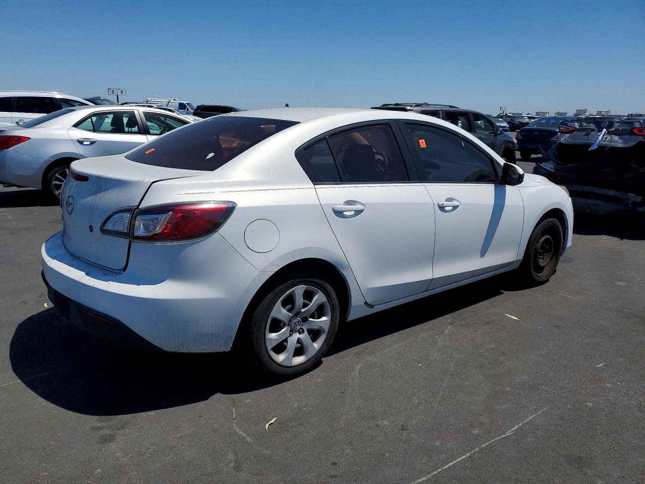 2010 Mazda 3 I Белый vin: JM1BL1SF2A1271175