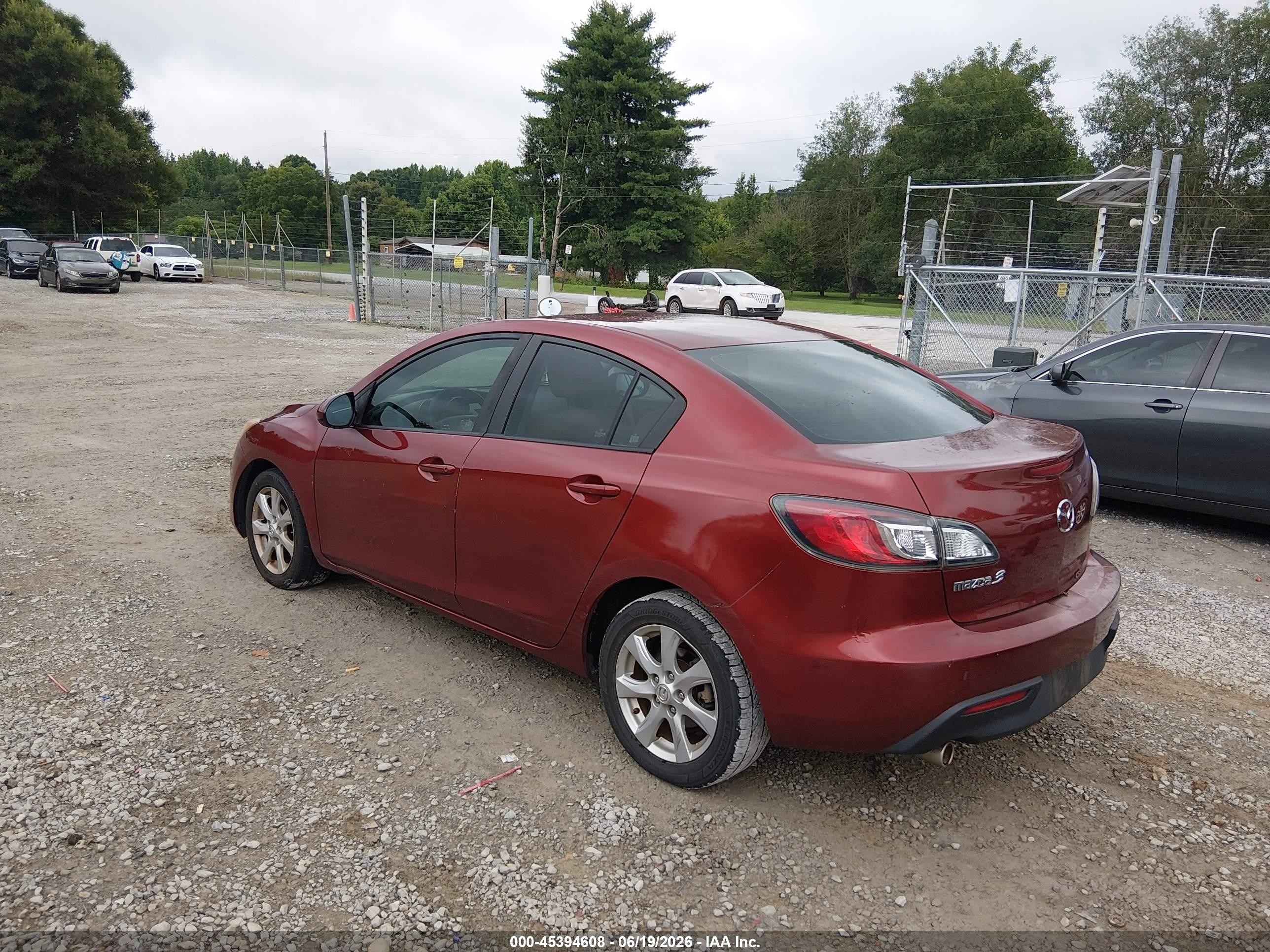 2010 Mazda Mazda3 I Touring Red vin: JM1BL1SF2A1291409