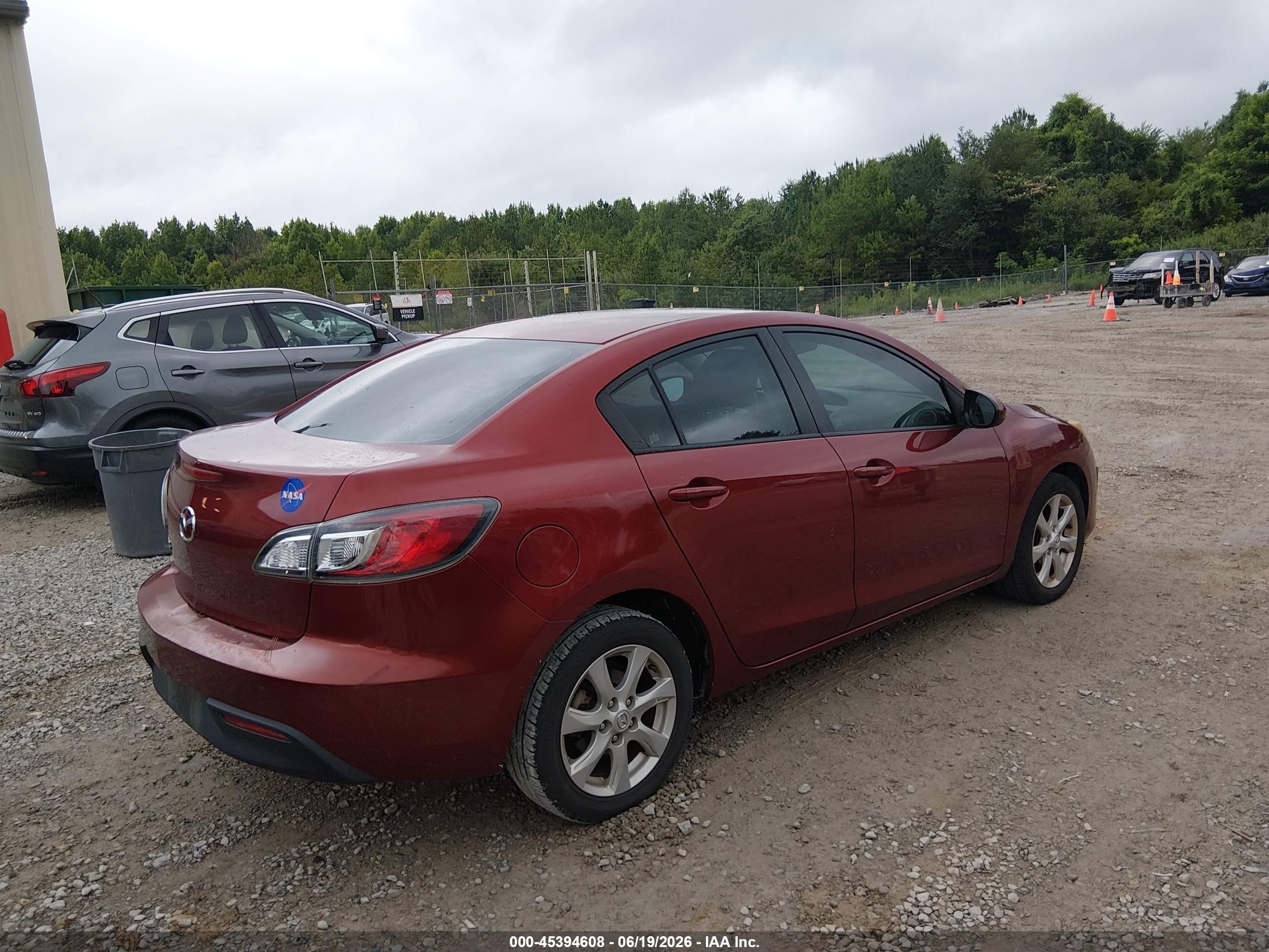 2010 Mazda Mazda3 I Touring Red vin: JM1BL1SF2A1291409
