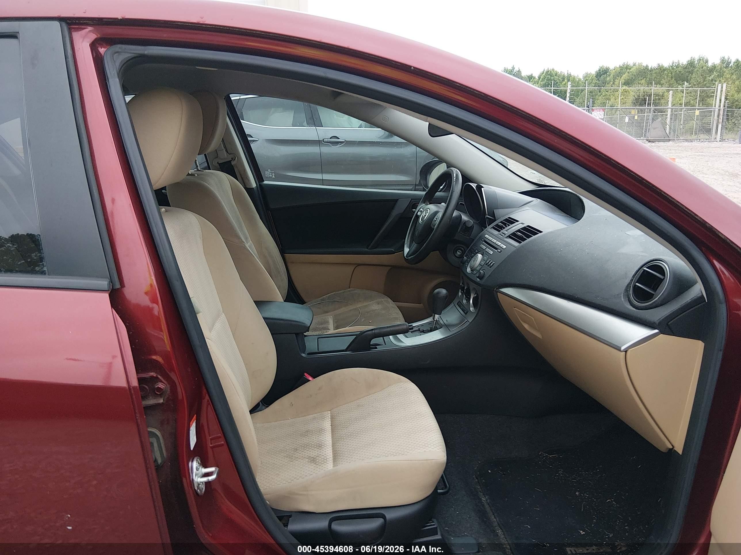 2010 Mazda Mazda3 I Touring Red vin: JM1BL1SF2A1291409