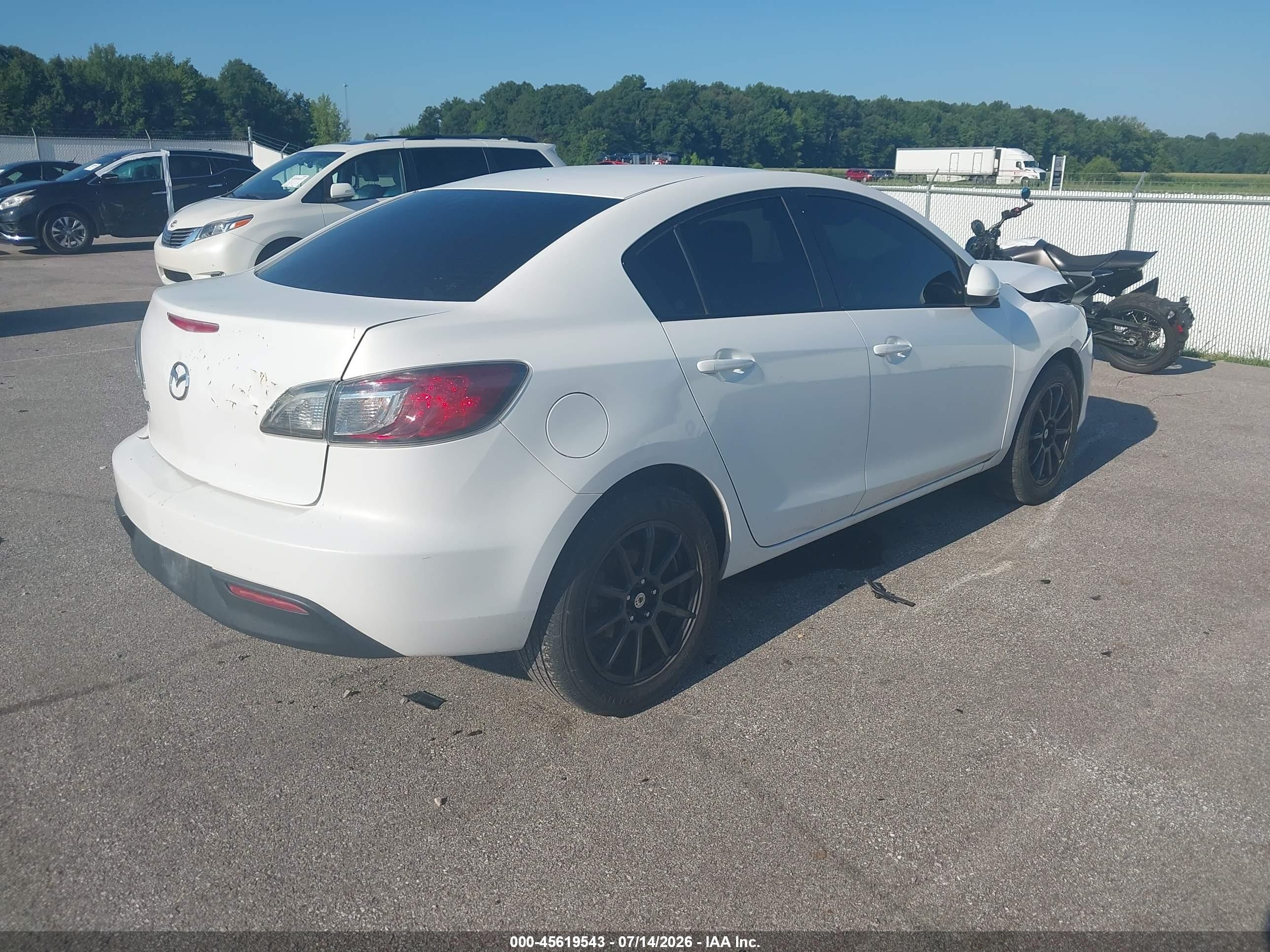 2010 Mazda Mazda3 I Touring White vin: JM1BL1SF2A1336607