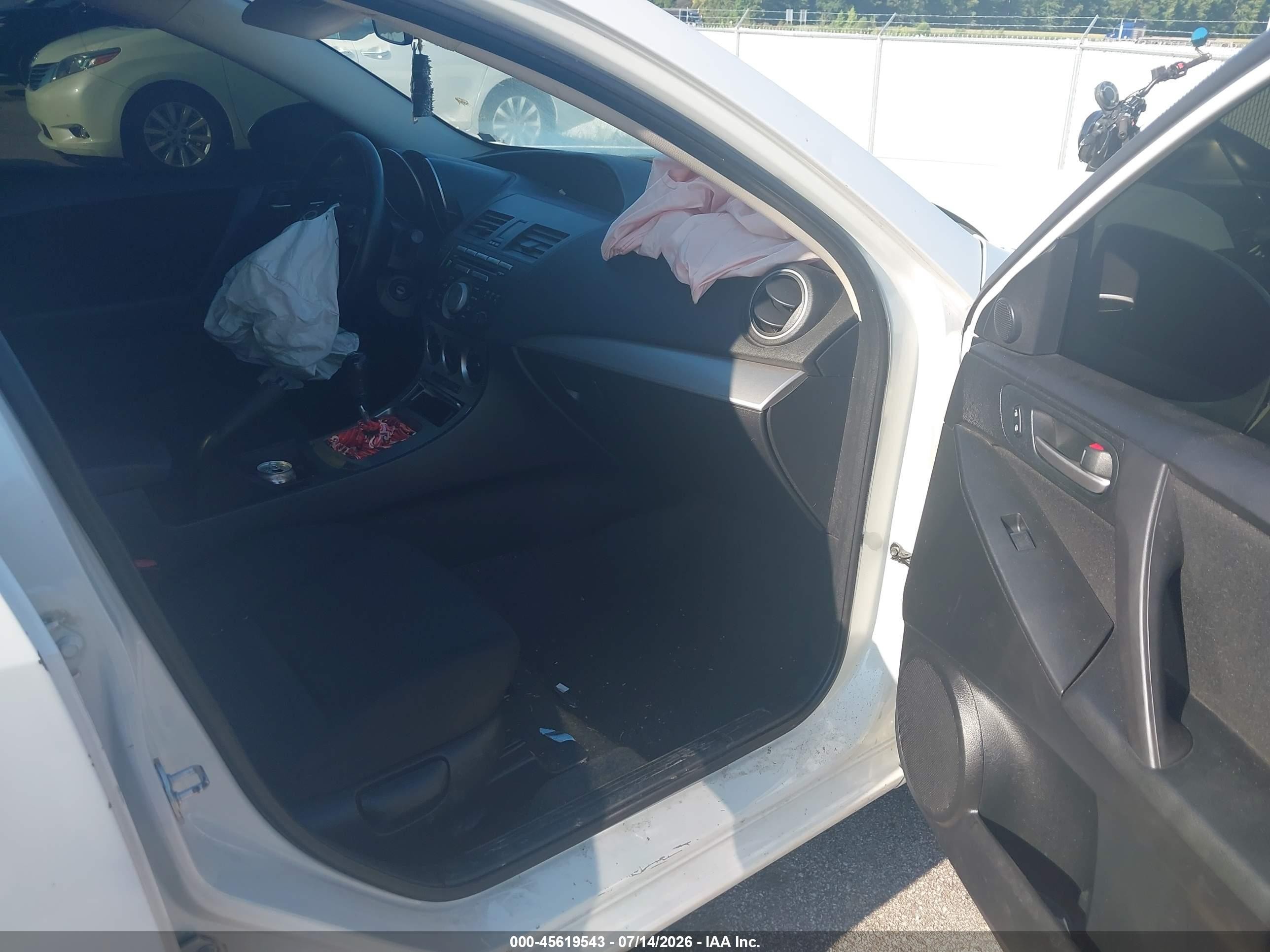 2010 Mazda Mazda3 I Touring White vin: JM1BL1SF2A1336607