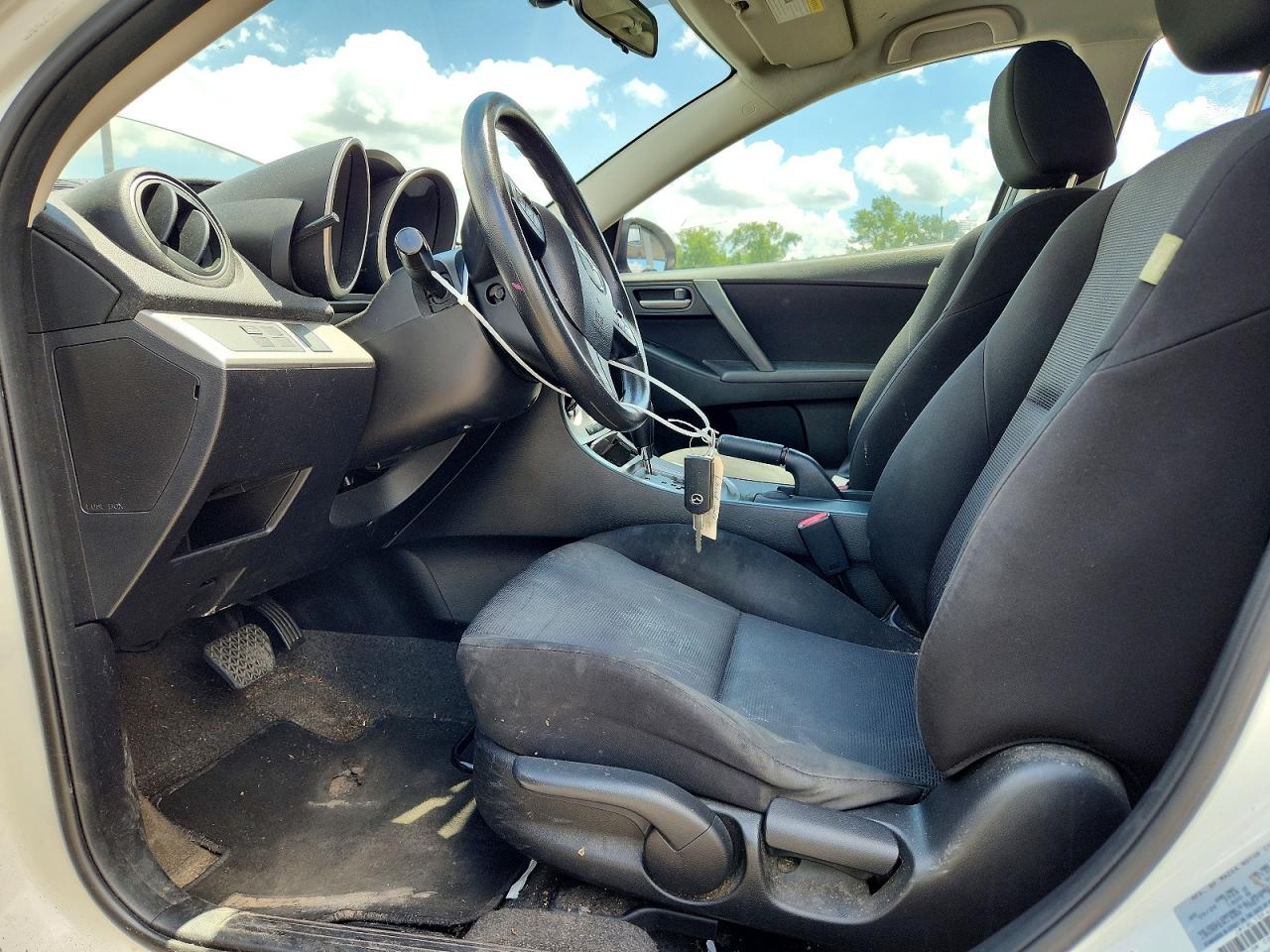 2010 Mazda 3 White vin: JM1BL1SF4A1210992